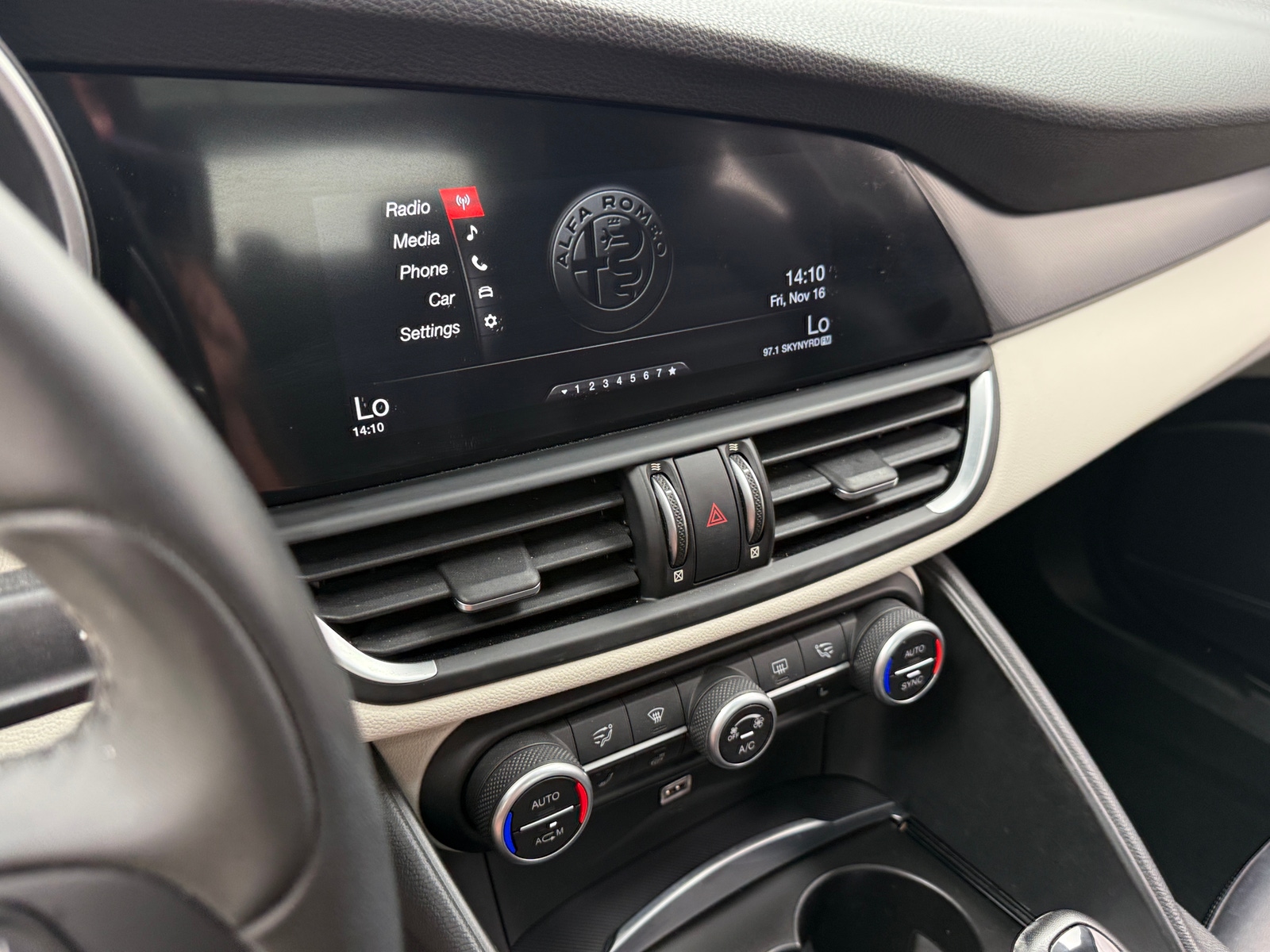 Thumbnail: 2019 Alfa Romeo Giulia - 3