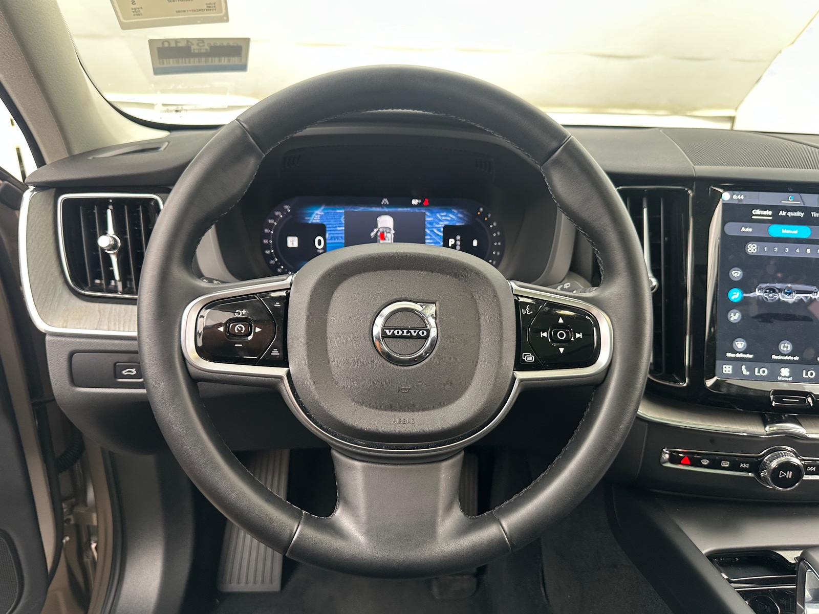 Thumbnail: 2025 Volvo XC60 - 4