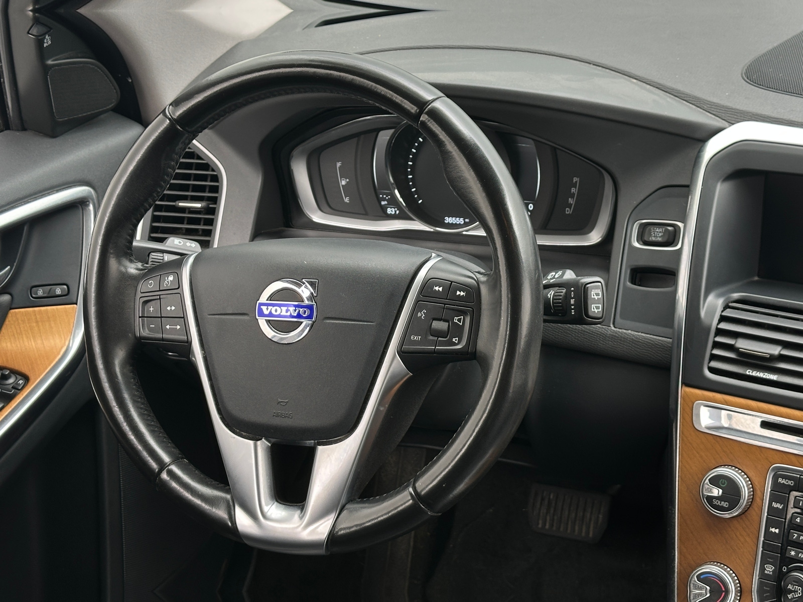 Thumbnail: 2017 Volvo XC60 - 4