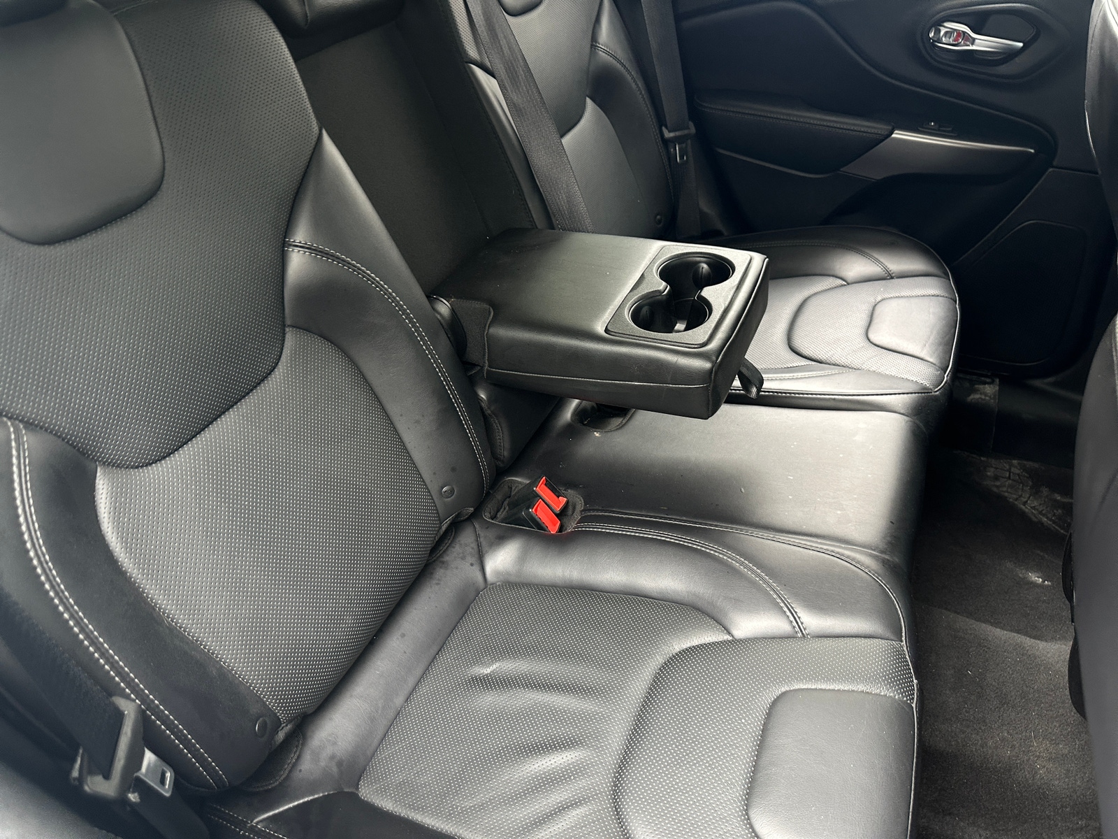 Thumbnail: 2019 Jeep Cherokee - 6