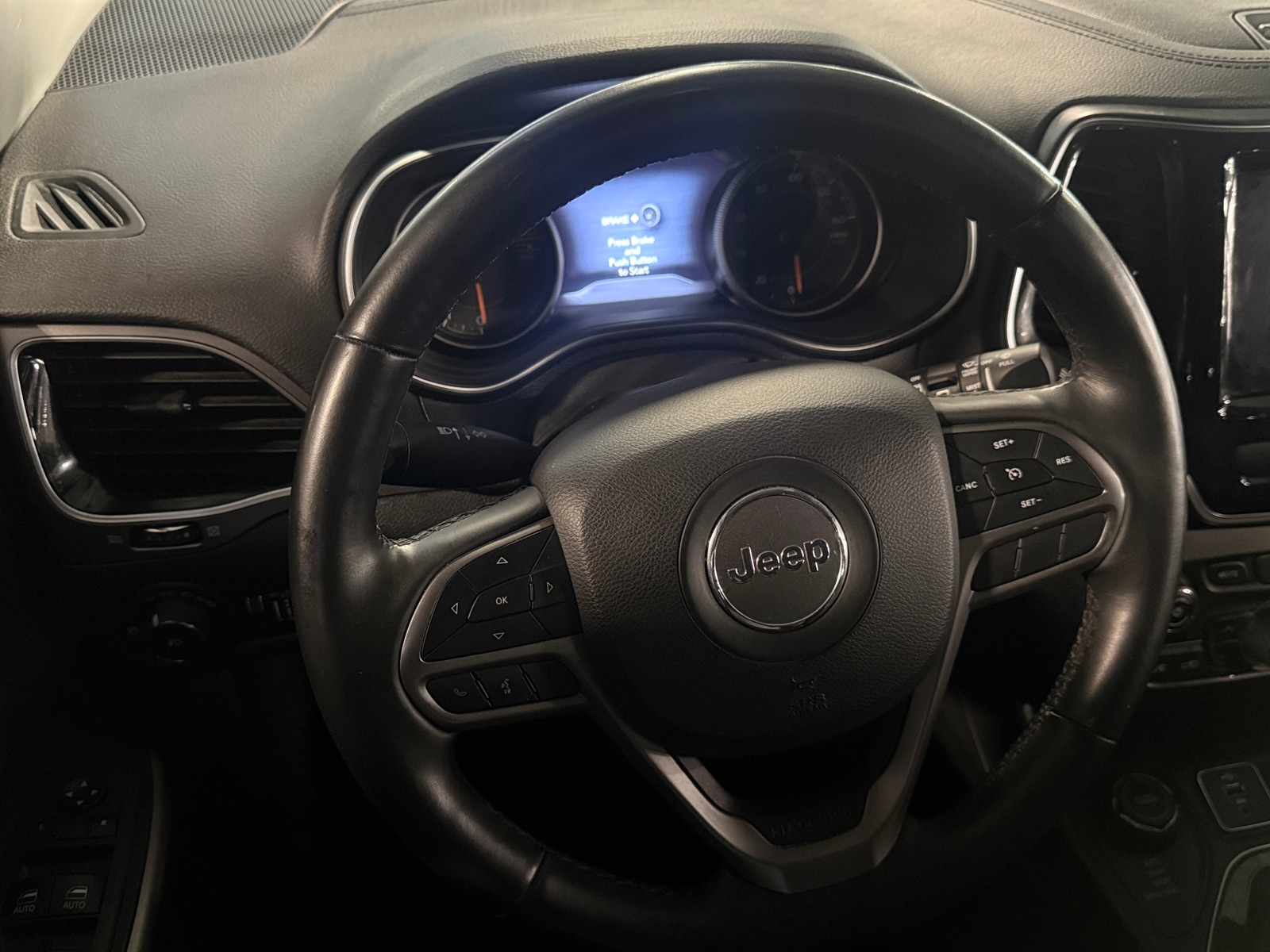 Thumbnail: 2019 Jeep Cherokee - 5