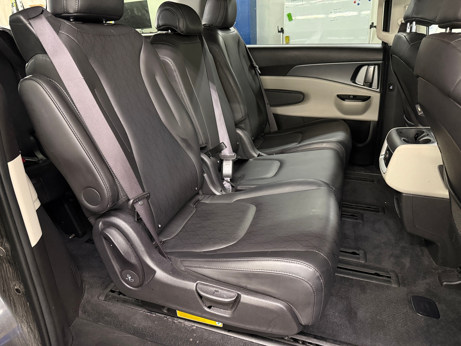 Thumbnail: 2023 Kia Carnival - 5
