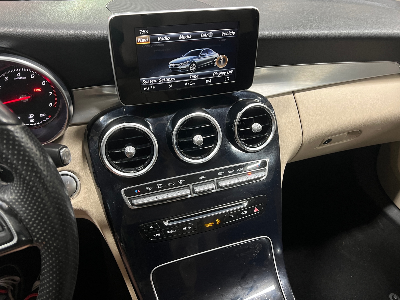Thumbnail: 2016 Mercedes-Benz C-Class - 3