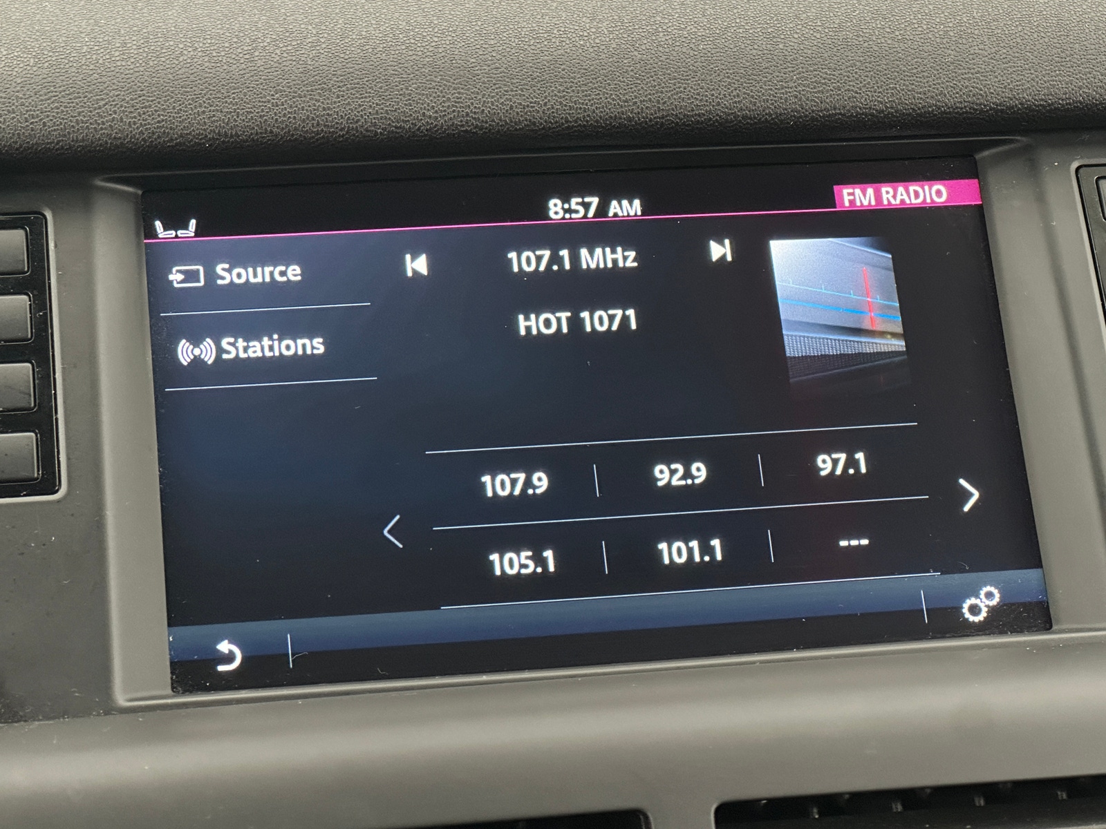 Thumbnail: 2018 Land Rover Discovery Sport - 3