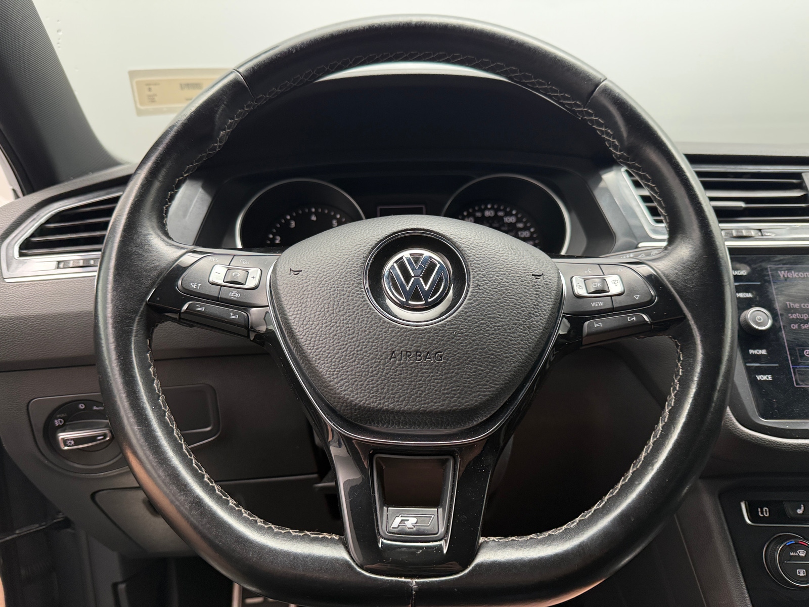 Thumbnail: 2021 Volkswagen Tiguan - 4