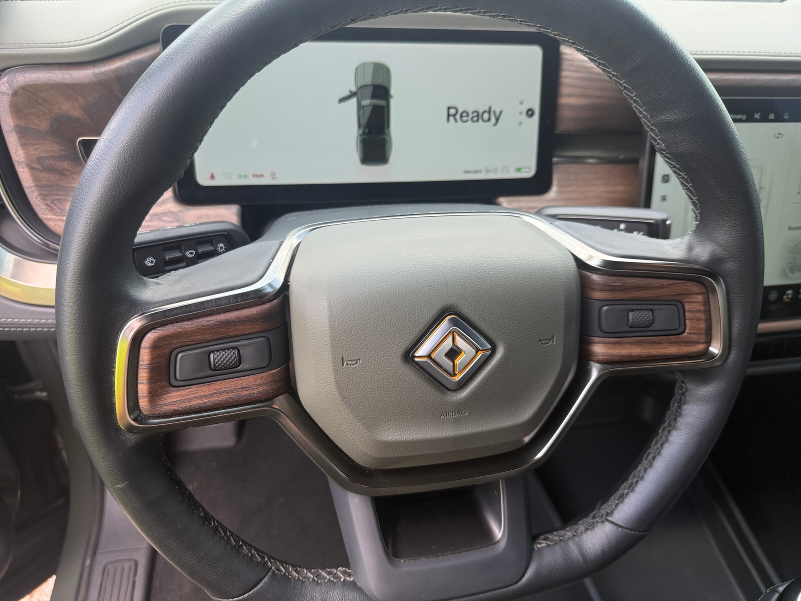 Thumbnail: 2022 Rivian R1T - 4
