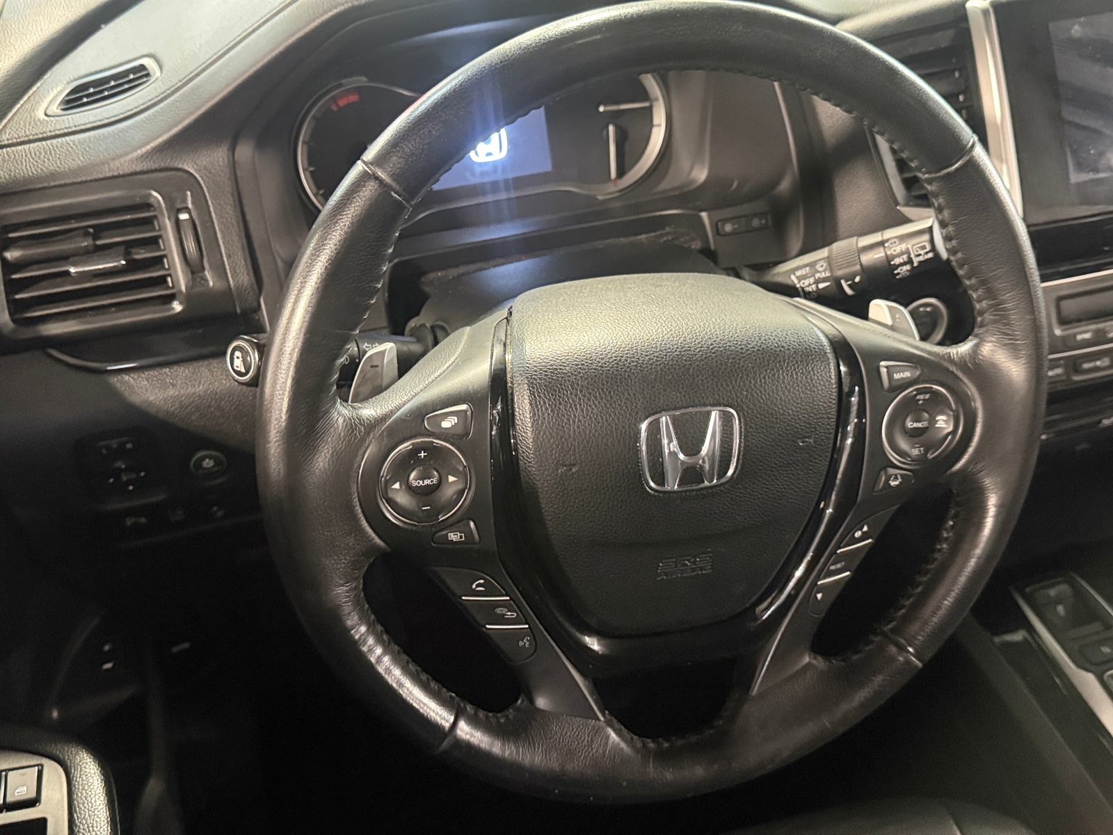 Thumbnail: 2017 Honda Pilot - 4