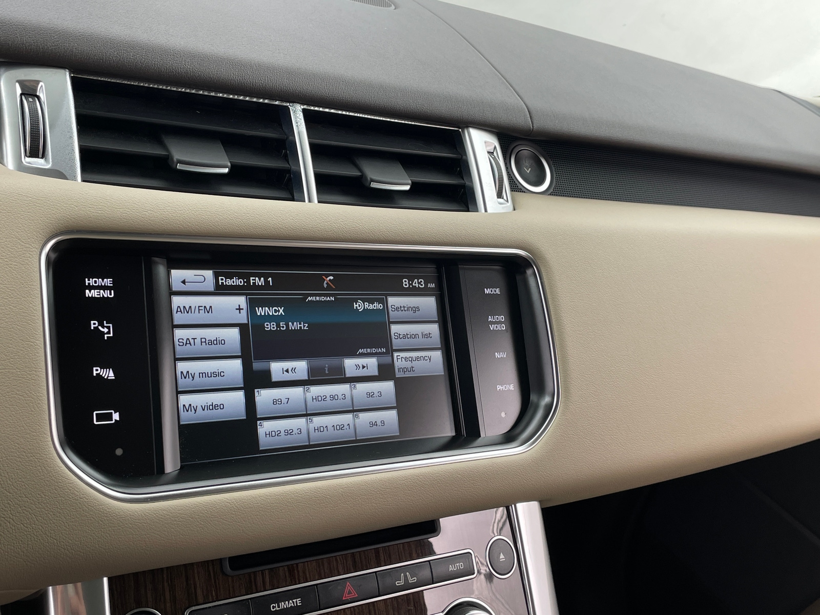Thumbnail: 2015 Land Rover Range Rover Sport - 3