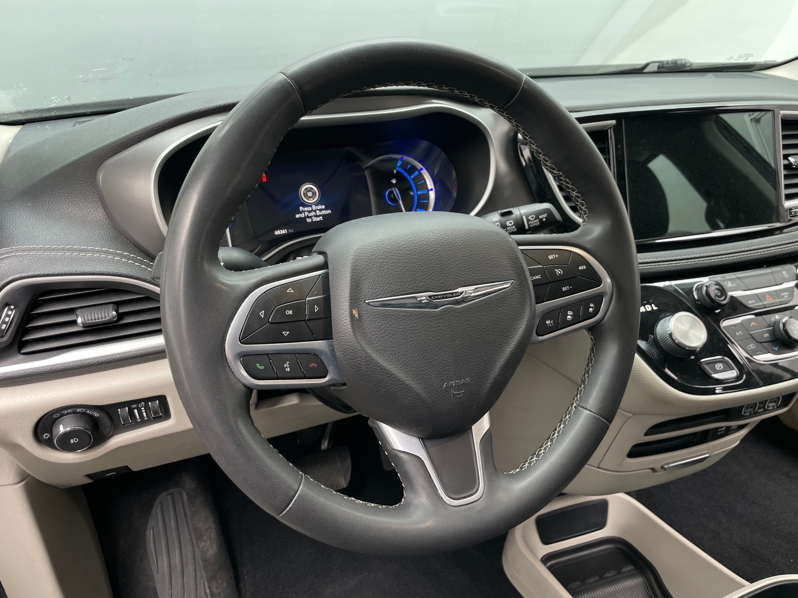 Thumbnail: 2022 Chrysler Pacifica - 4