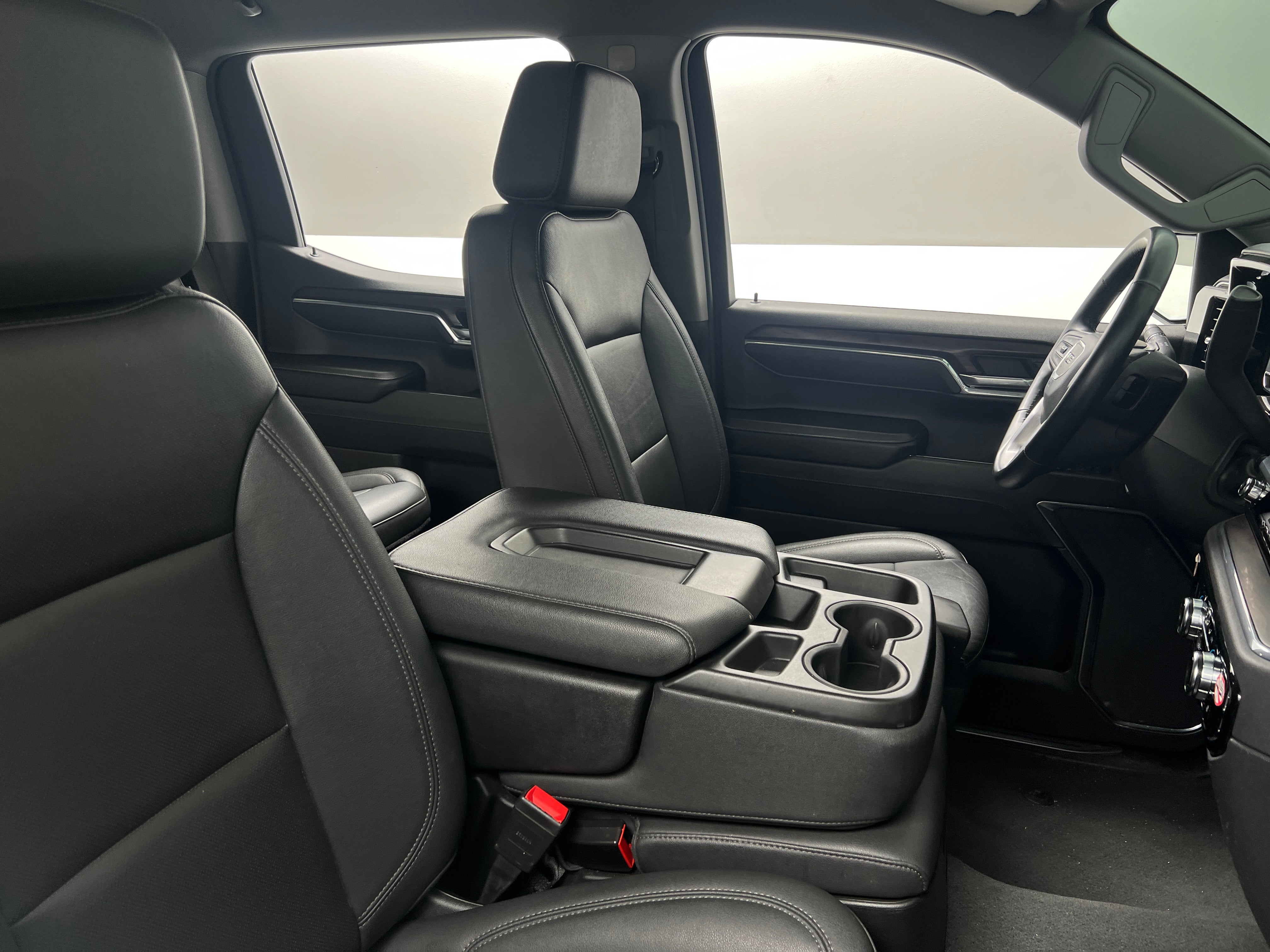 2024 GMC Sierra 1500 SLT - Photo 3