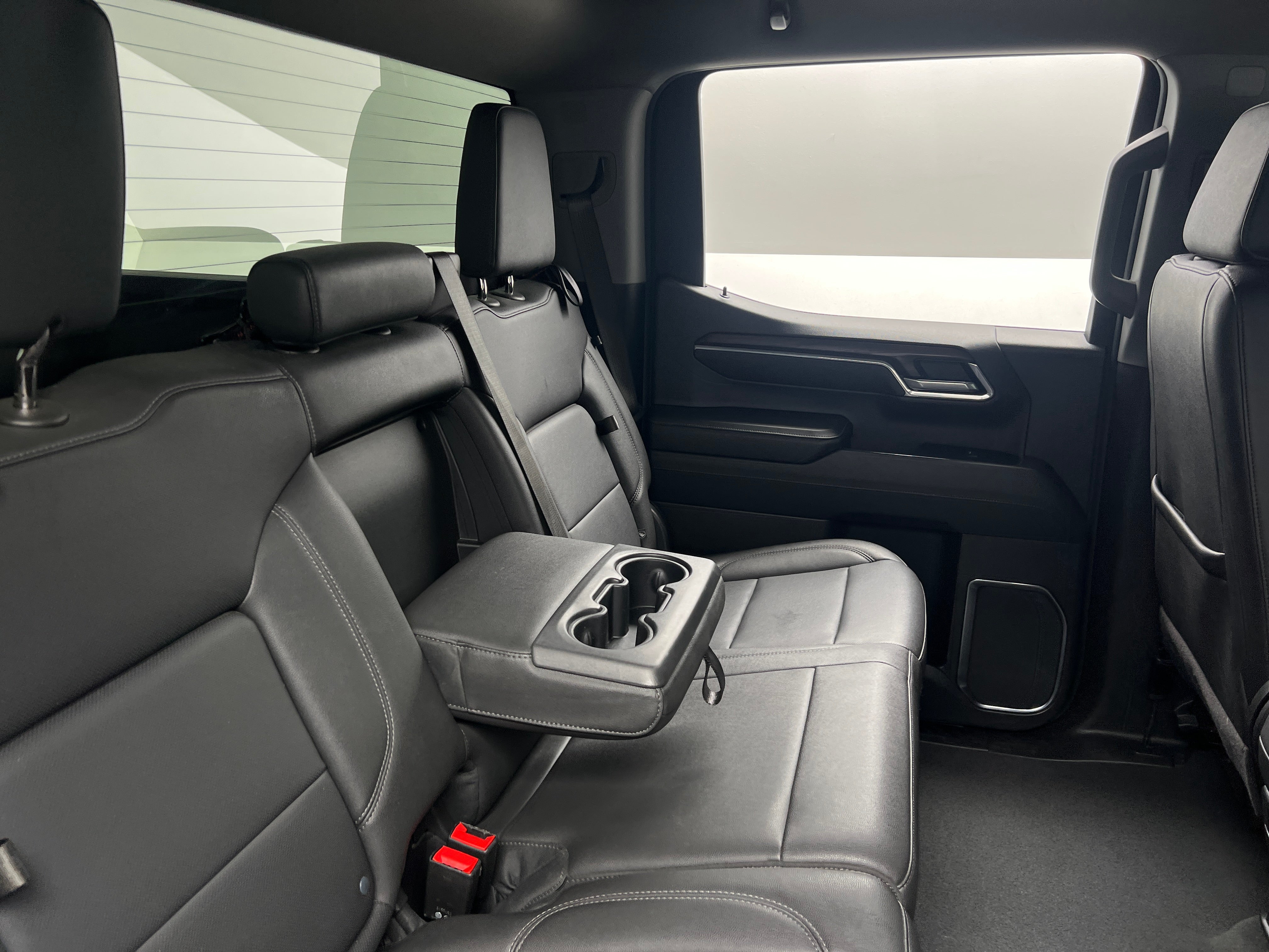 2024 GMC Sierra 1500 SLT - Photo 4