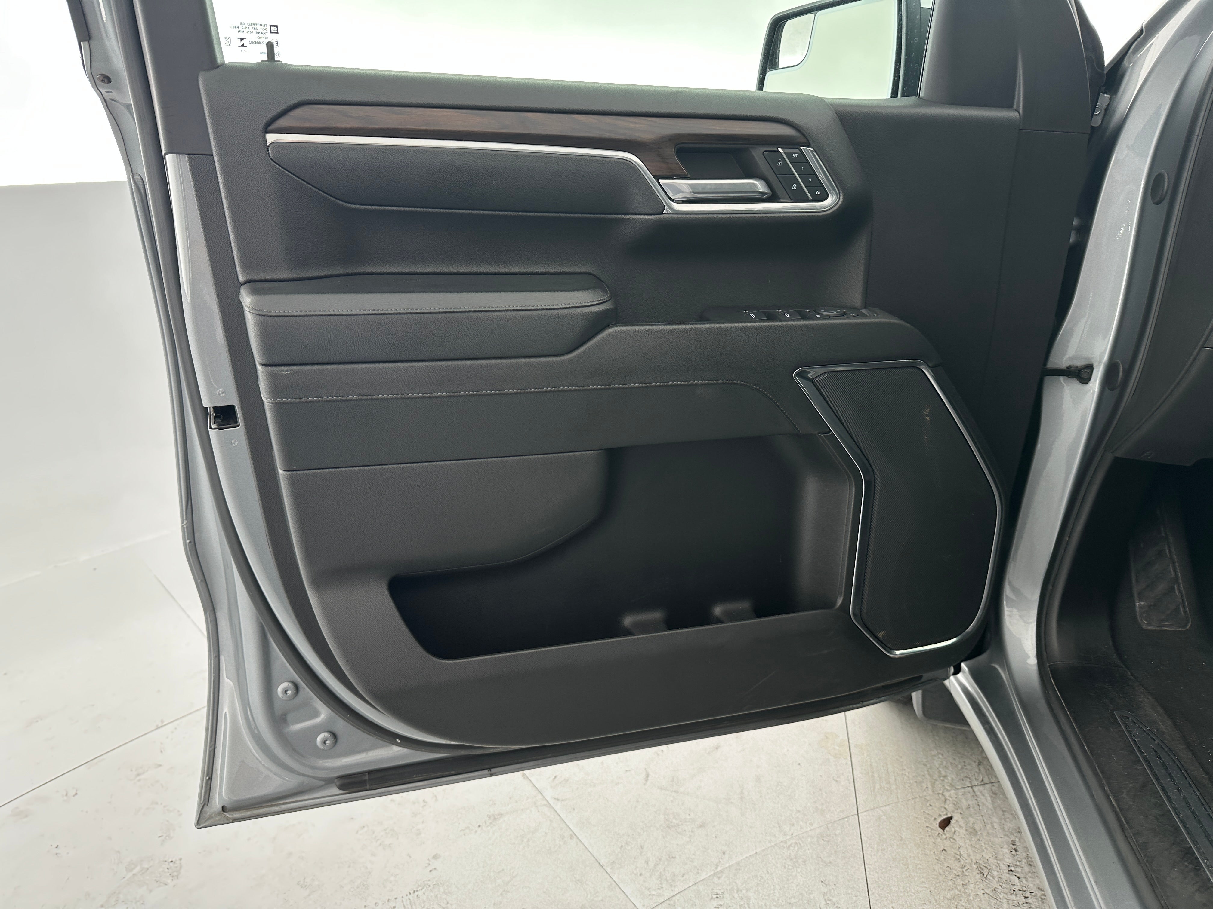 2024 GMC Sierra 1500 SLT - Photo 9