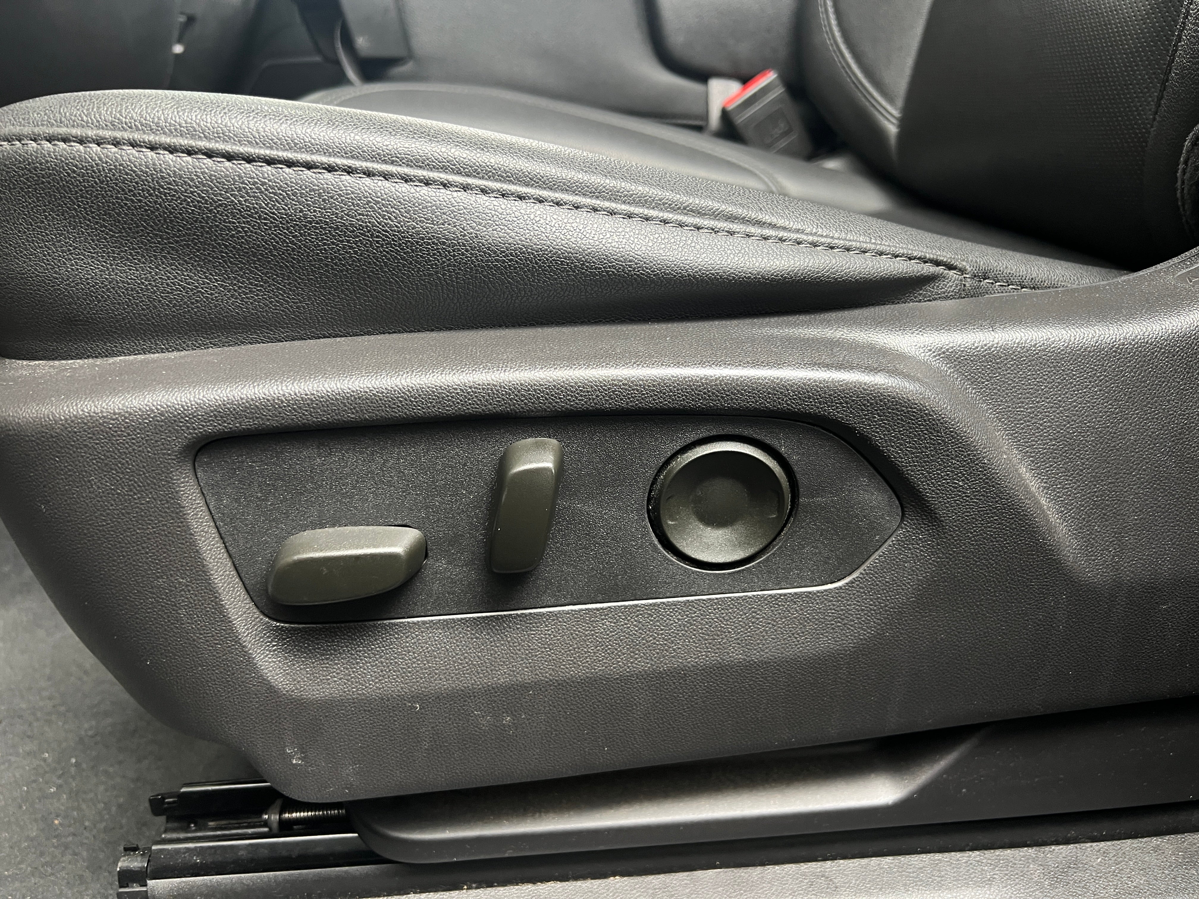 2024 GMC Sierra 1500 SLT - Photo 10
