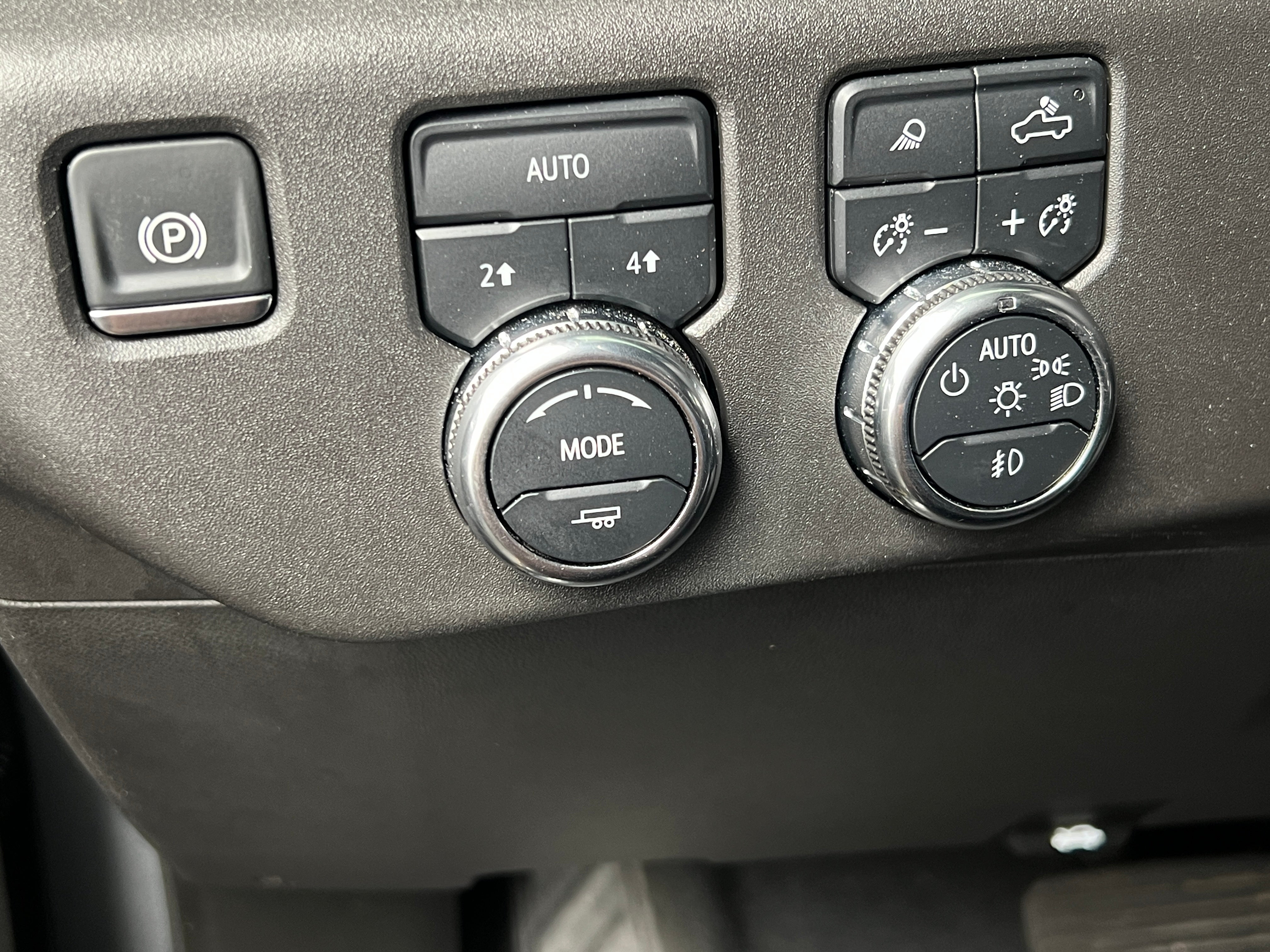 2024 GMC Sierra 1500 SLT - Photo 11