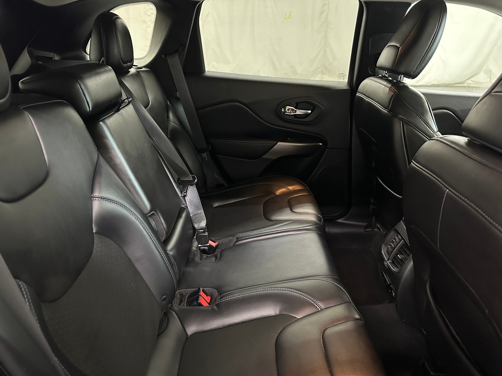 Thumbnail: 2019 Jeep Cherokee - 6