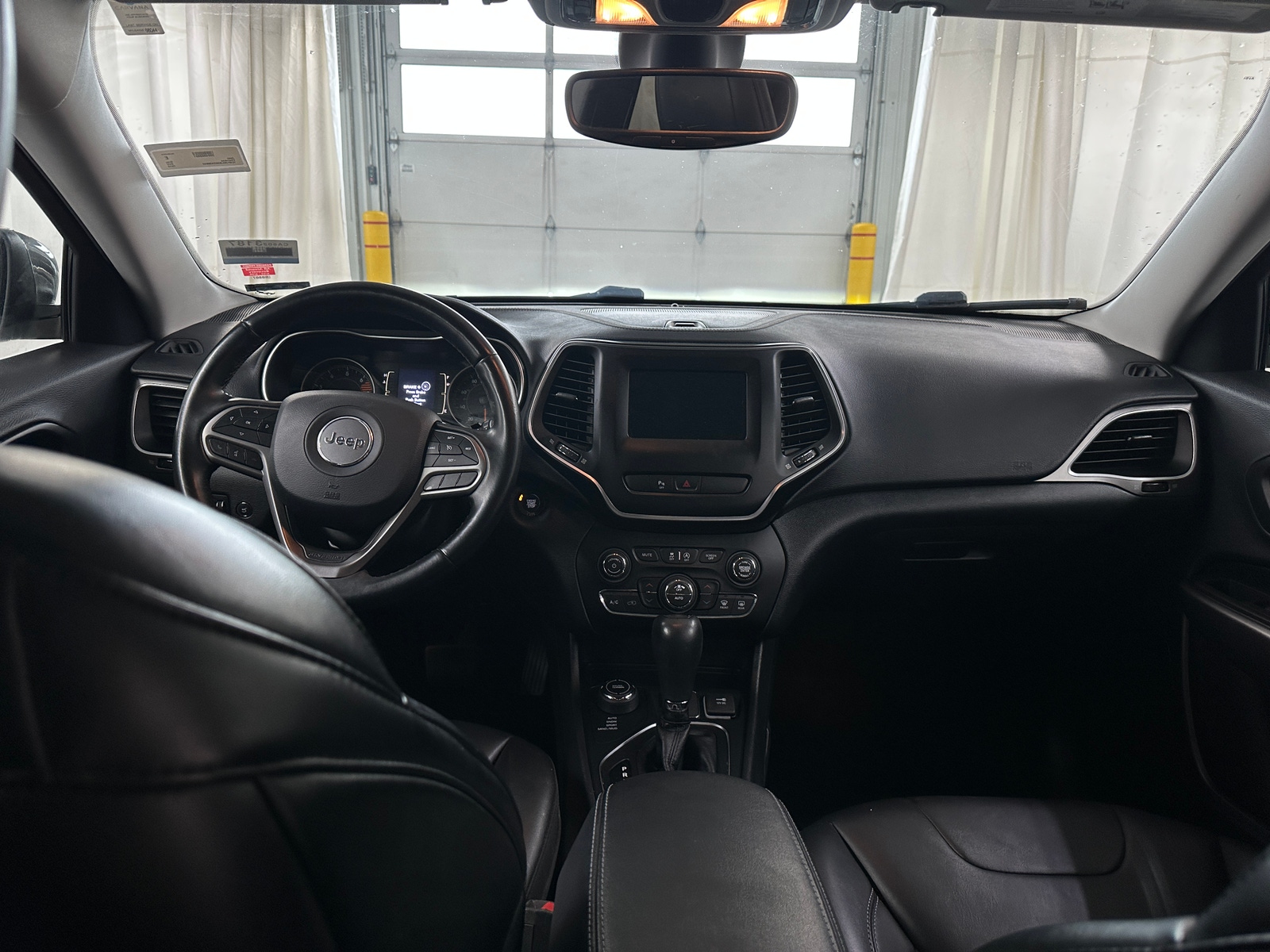 Thumbnail: 2019 Jeep Cherokee - 3