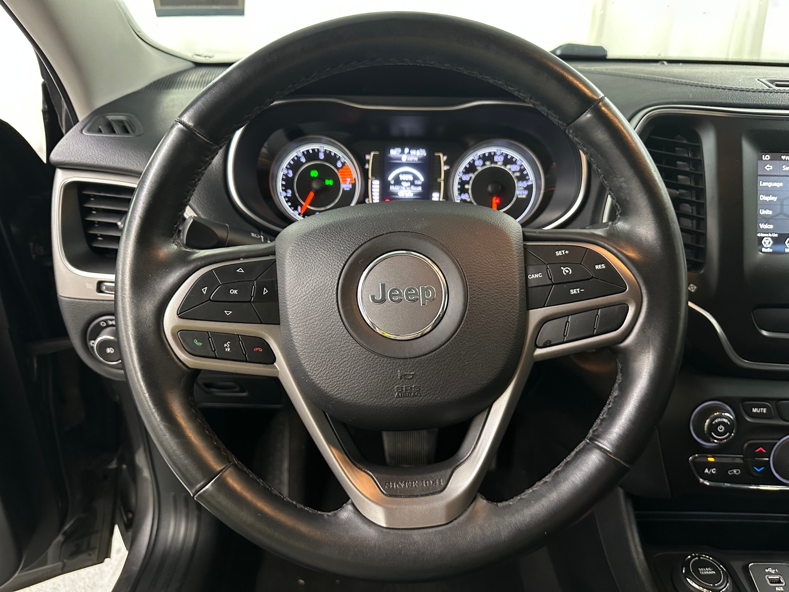 Thumbnail: 2019 Jeep Cherokee - 5