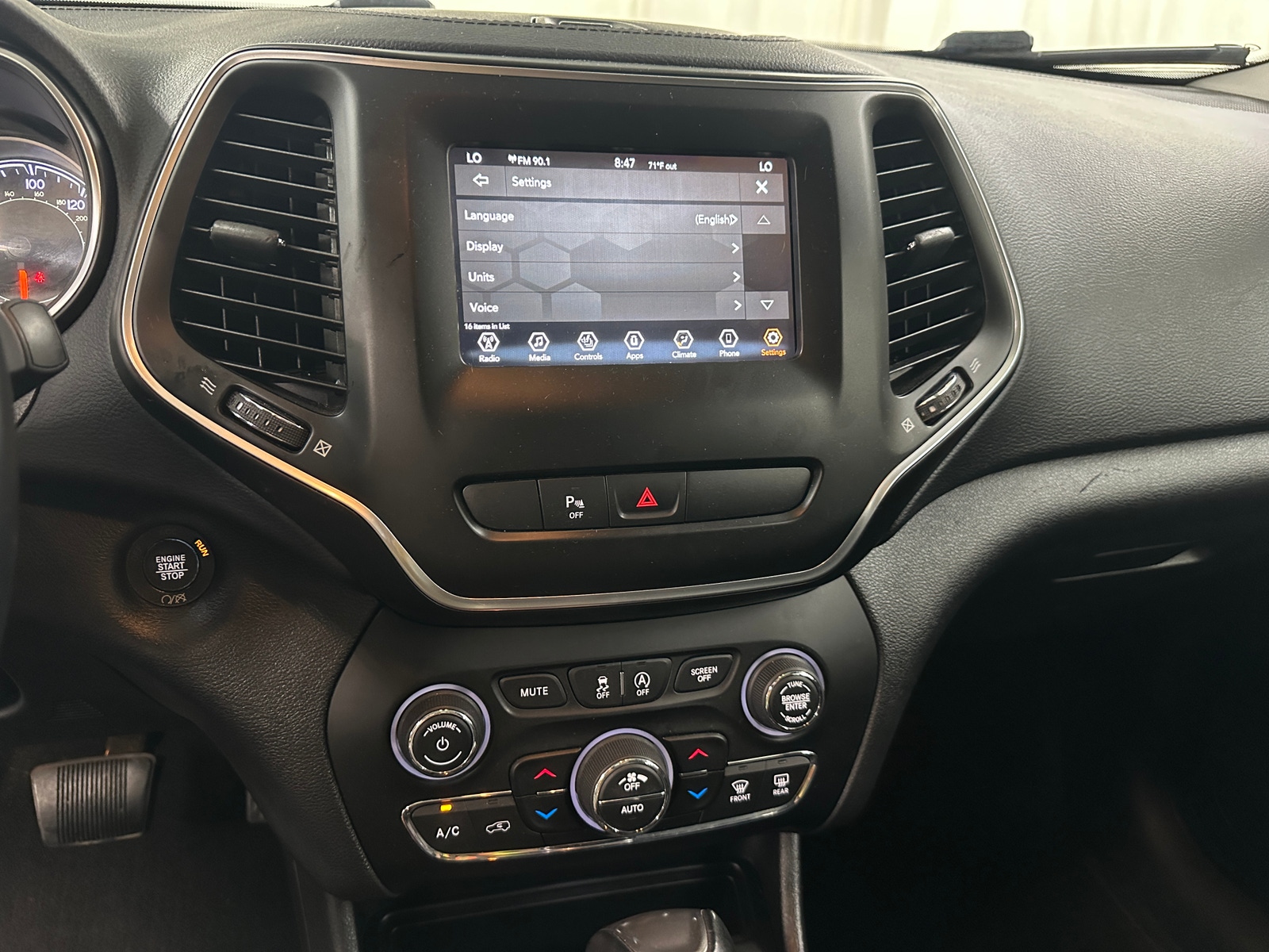 Thumbnail: 2019 Jeep Cherokee - 4