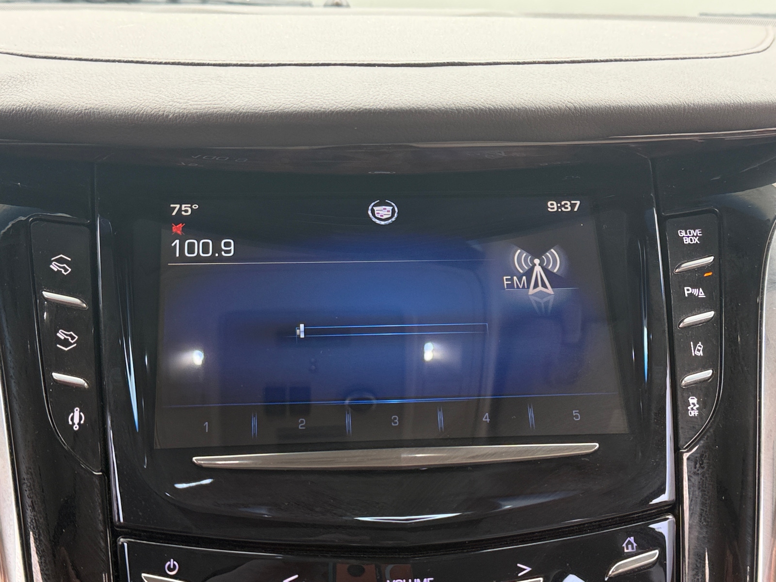 Thumbnail: 2015 Cadillac Escalade - 3