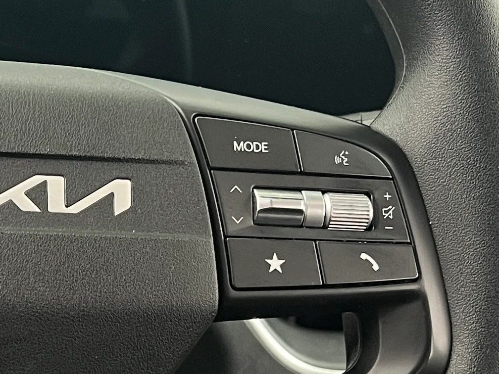 2025 Kia K4 LXS - Photo 14