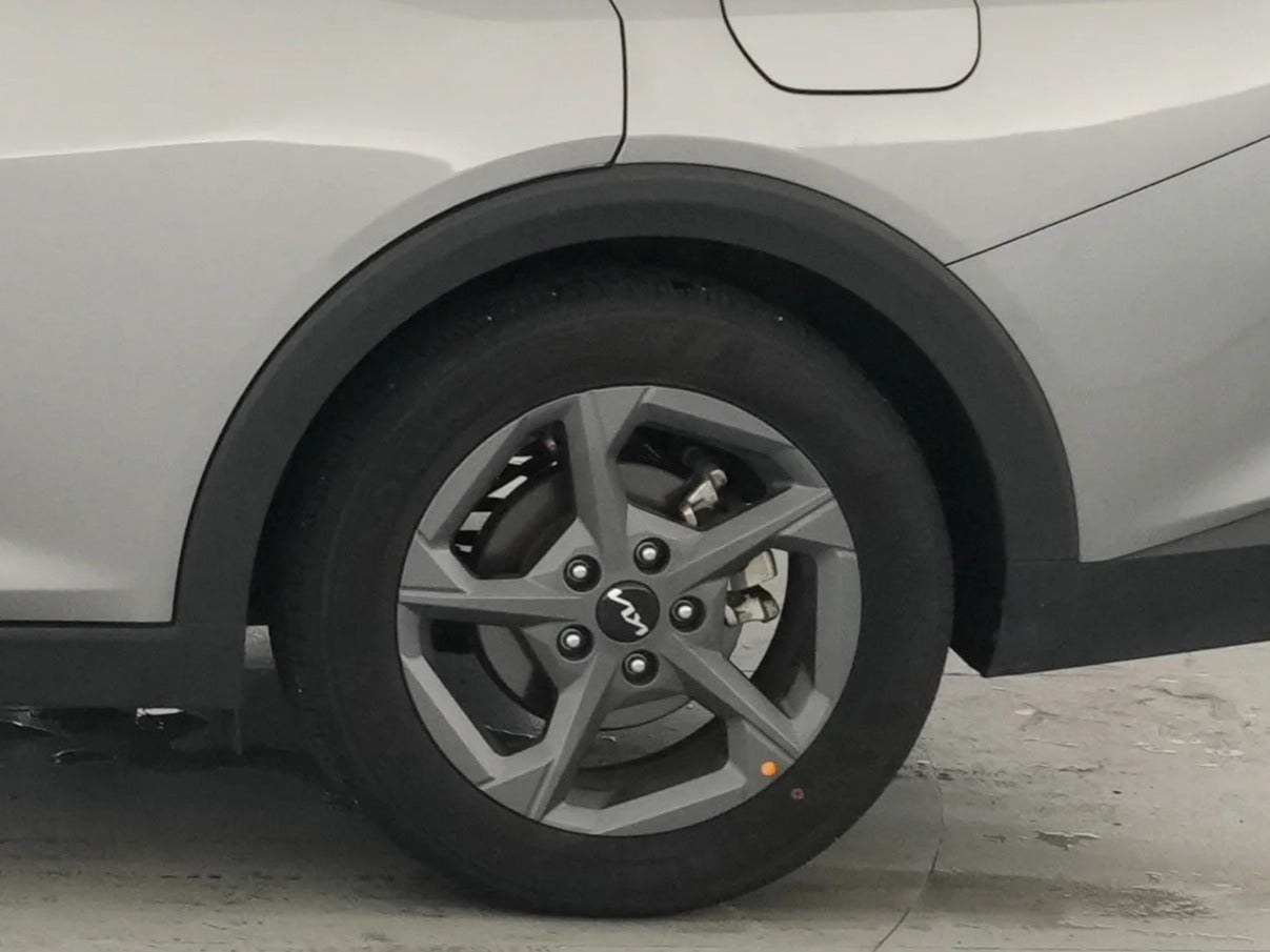 2025 Kia K4 LXS - Photo 16