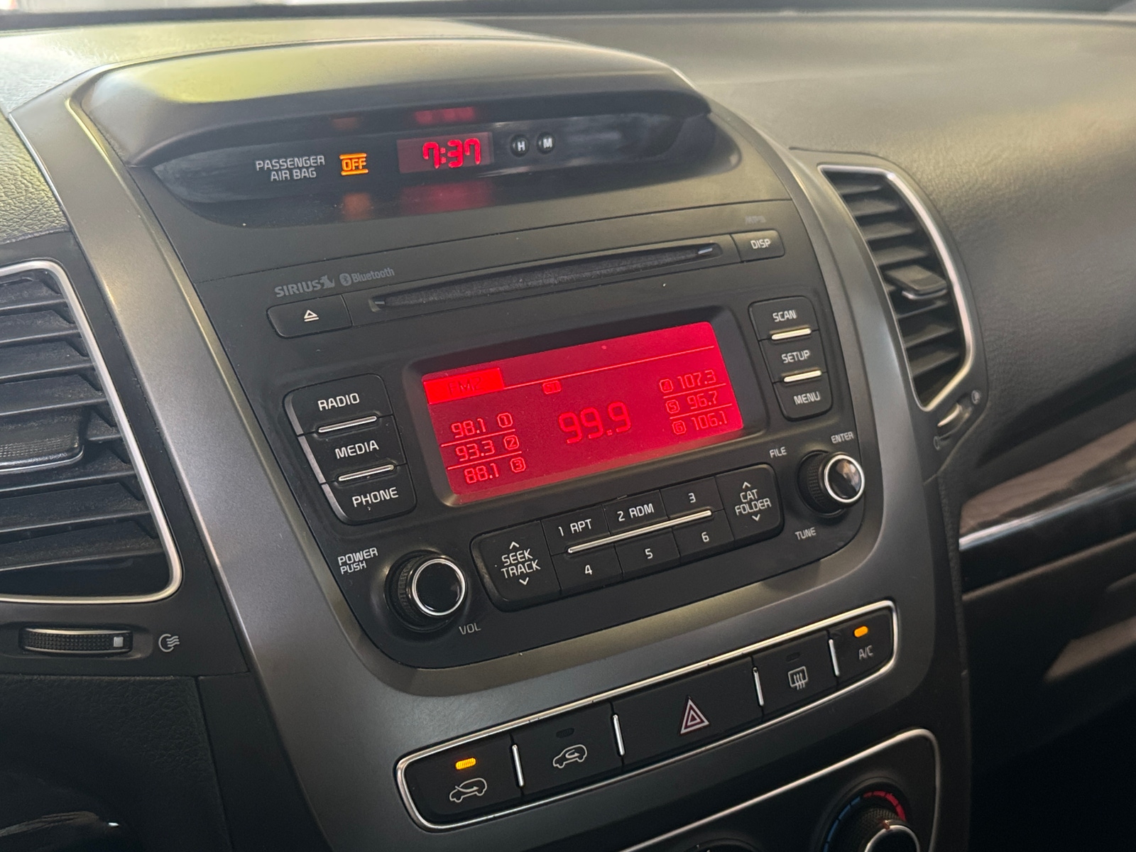 Thumbnail: 2015 Kia Sorento - 4