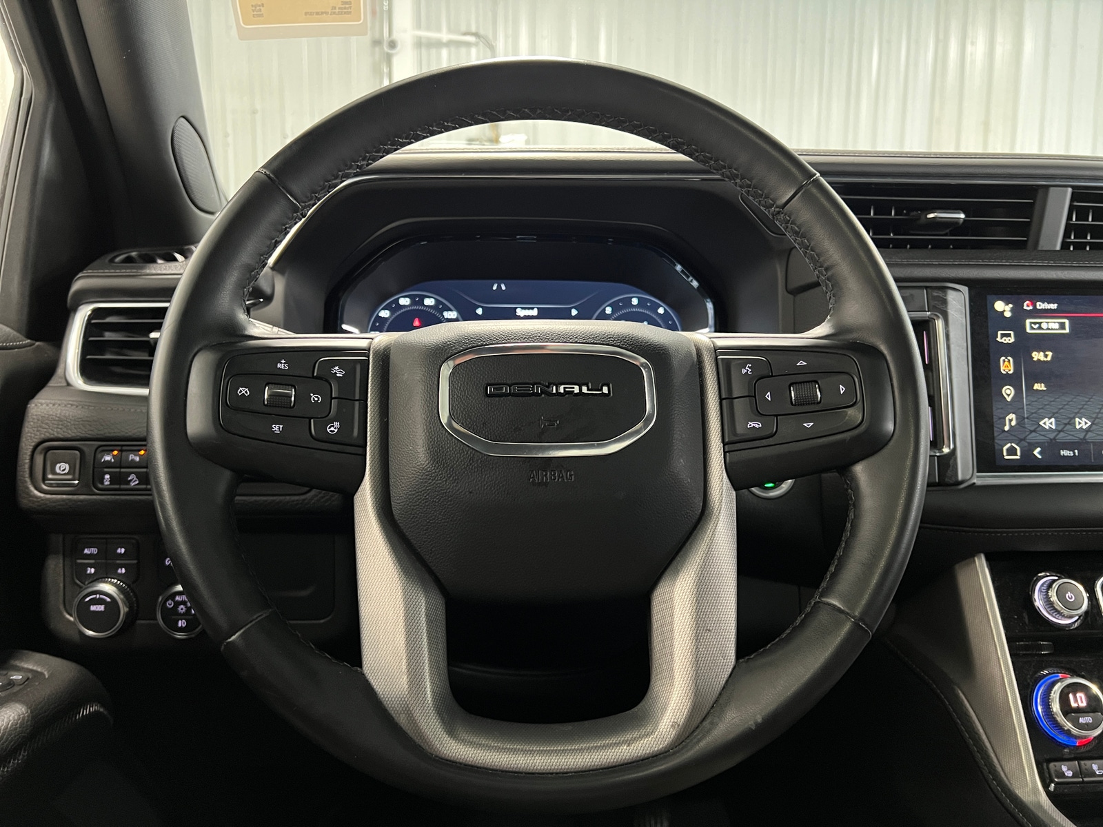 Thumbnail: 2023 GMC Yukon XL - 4
