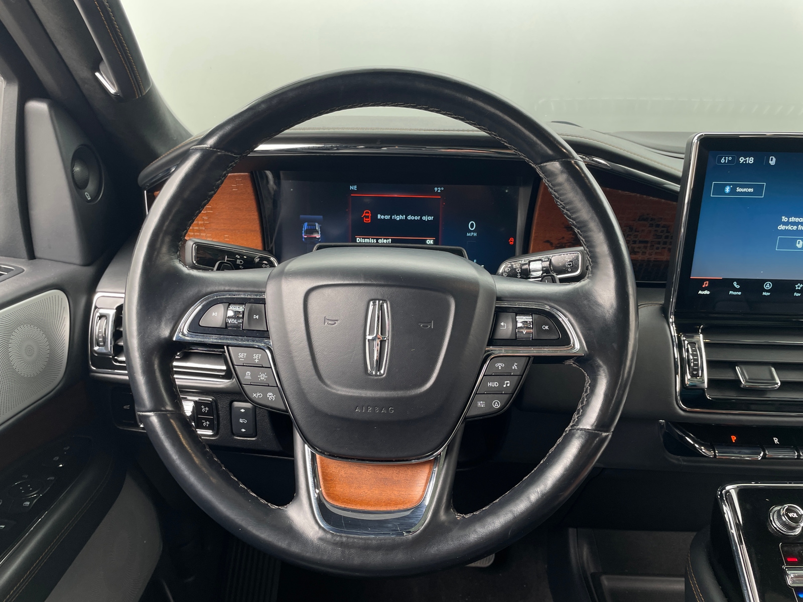 Thumbnail: 2023 Lincoln Navigator L - 4