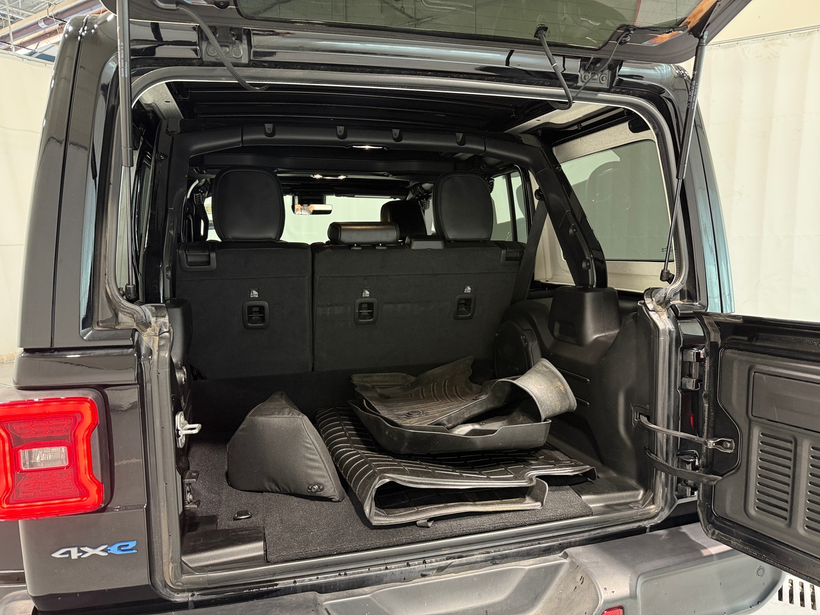 Thumbnail: 2022 Jeep Wrangler - 6