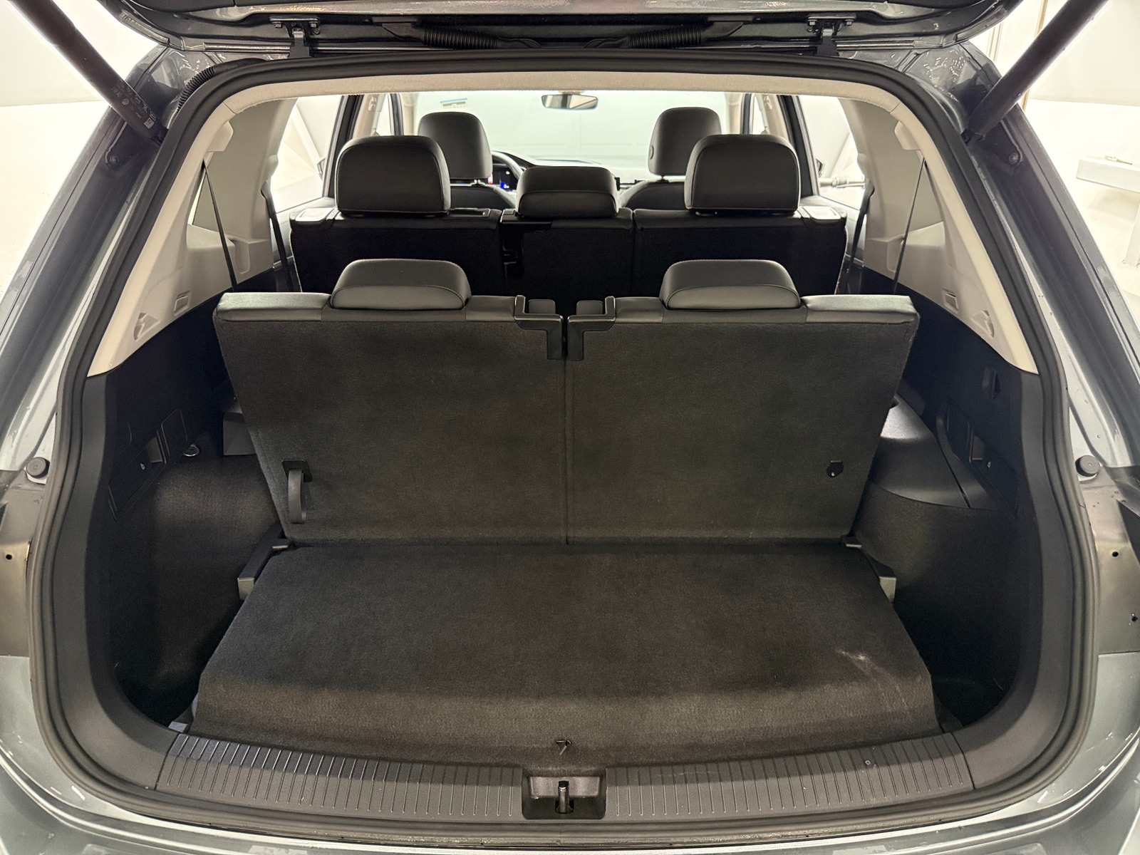 Thumbnail: 2024 Volkswagen Tiguan - 7