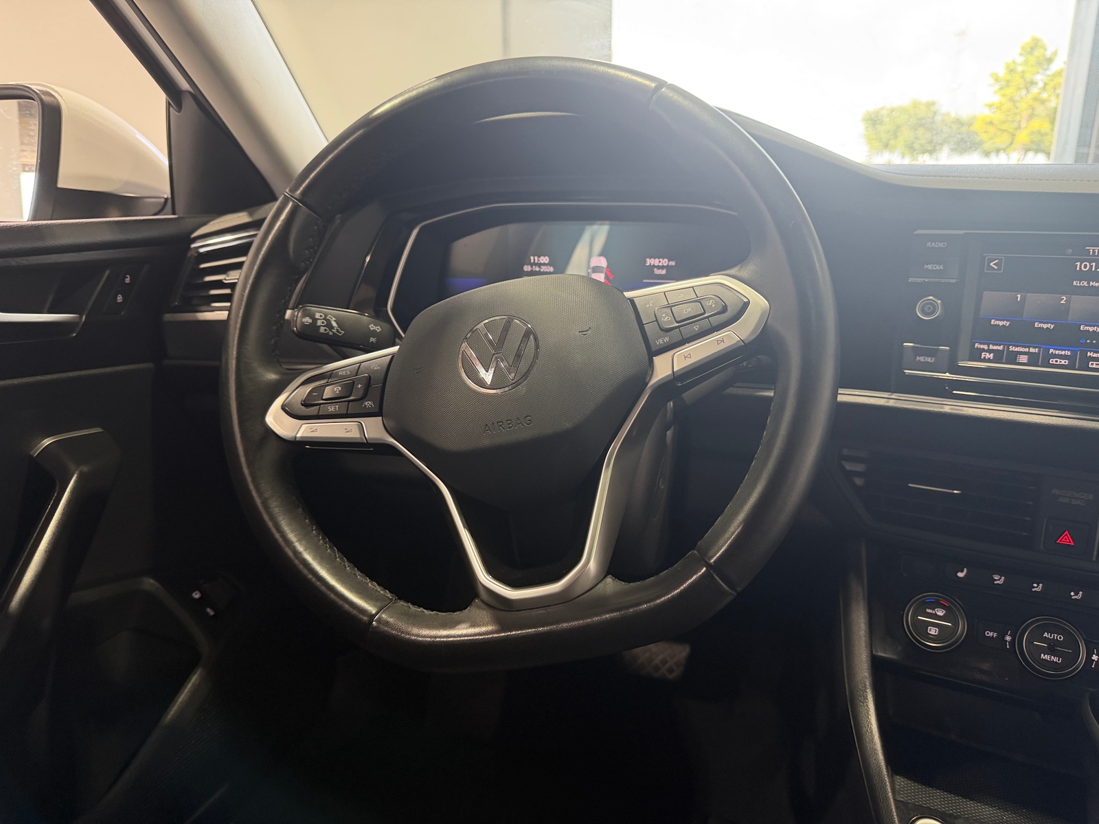 Thumbnail: 2024 Volkswagen Jetta - 4