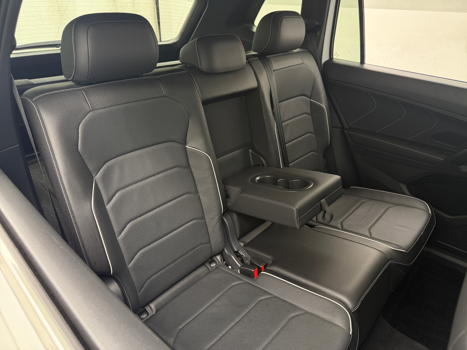 Thumbnail: 2022 Volkswagen Tiguan - 5