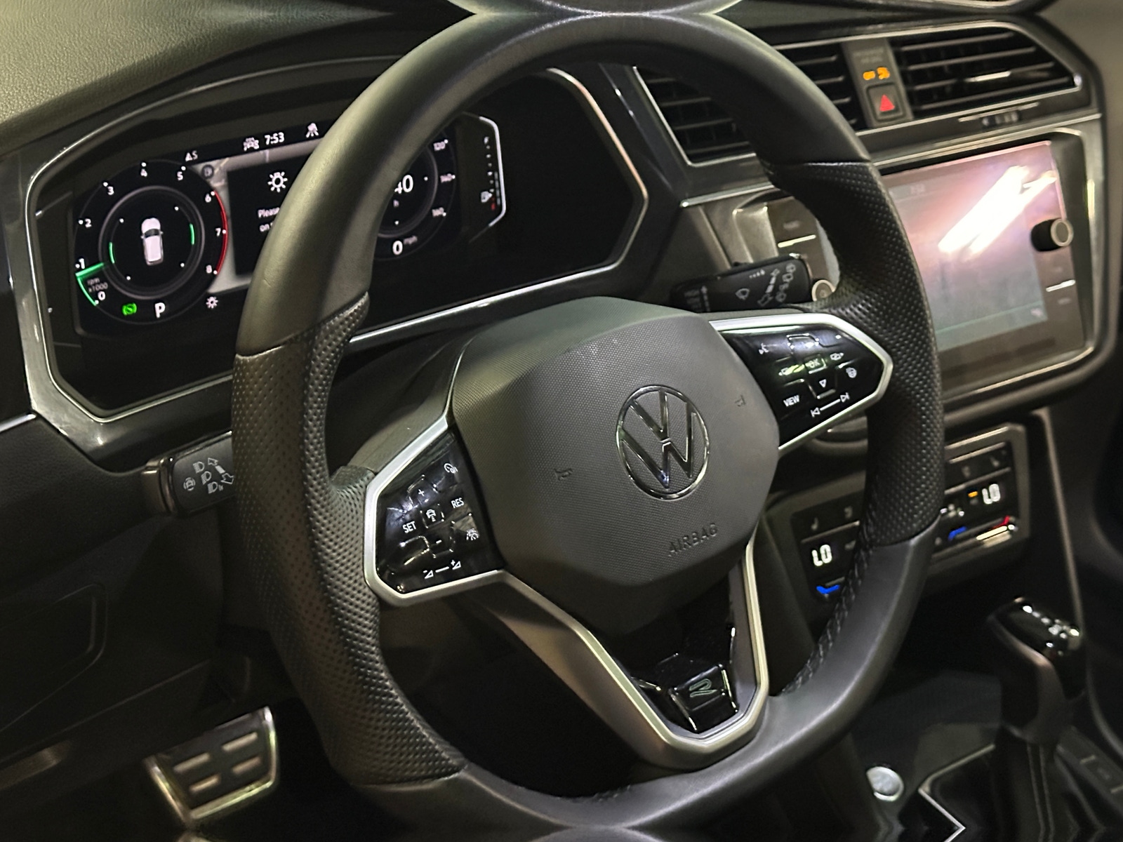 Thumbnail: 2022 Volkswagen Tiguan - 4