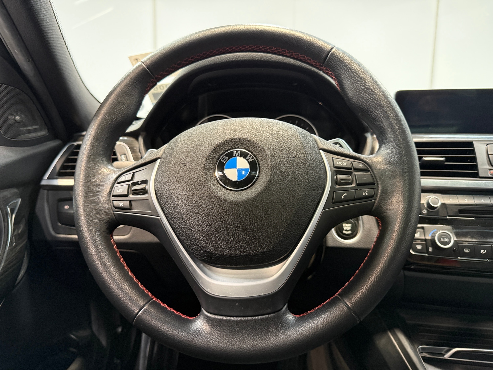 Thumbnail: 2016 BMW 3 Series - 4
