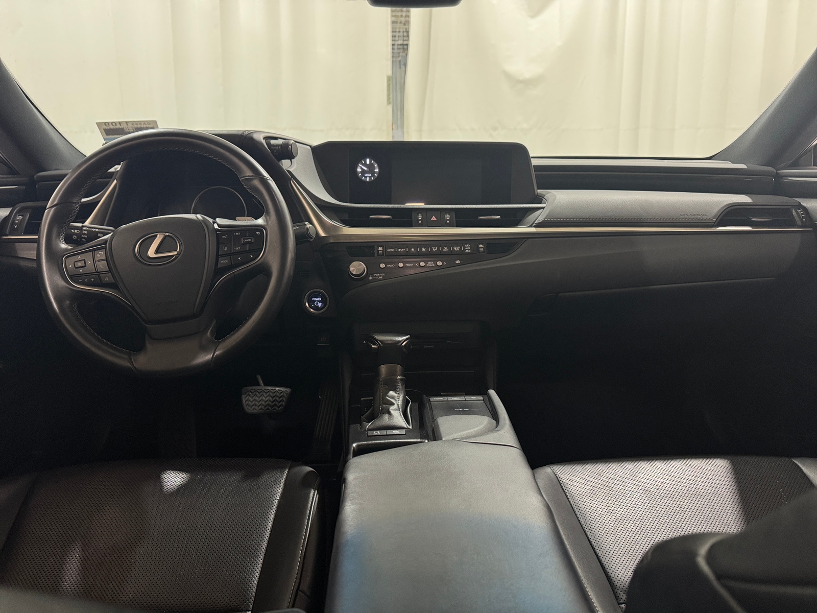 Thumbnail: 2021 Lexus ES - 2