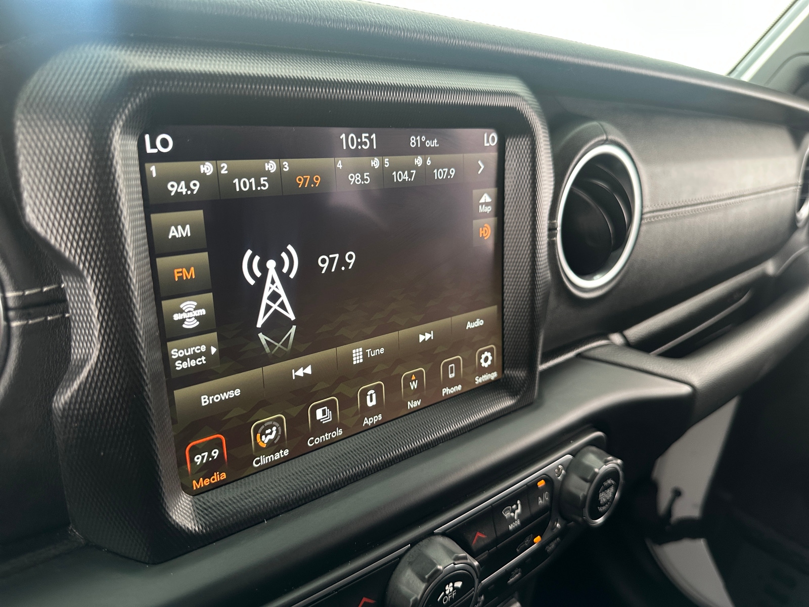 Thumbnail: 2022 Jeep Wrangler - 3