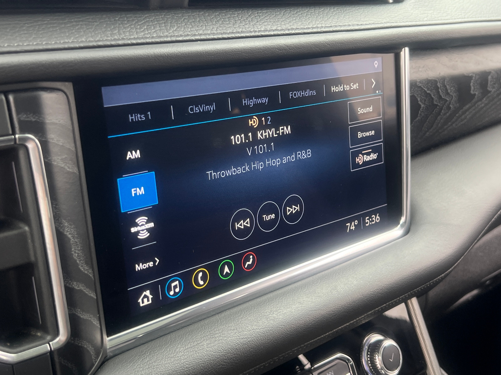Thumbnail: 2021 GMC Yukon XL - 3