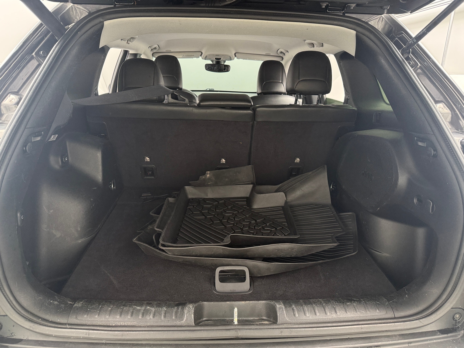 Thumbnail: 2019 Jeep Cherokee - 6