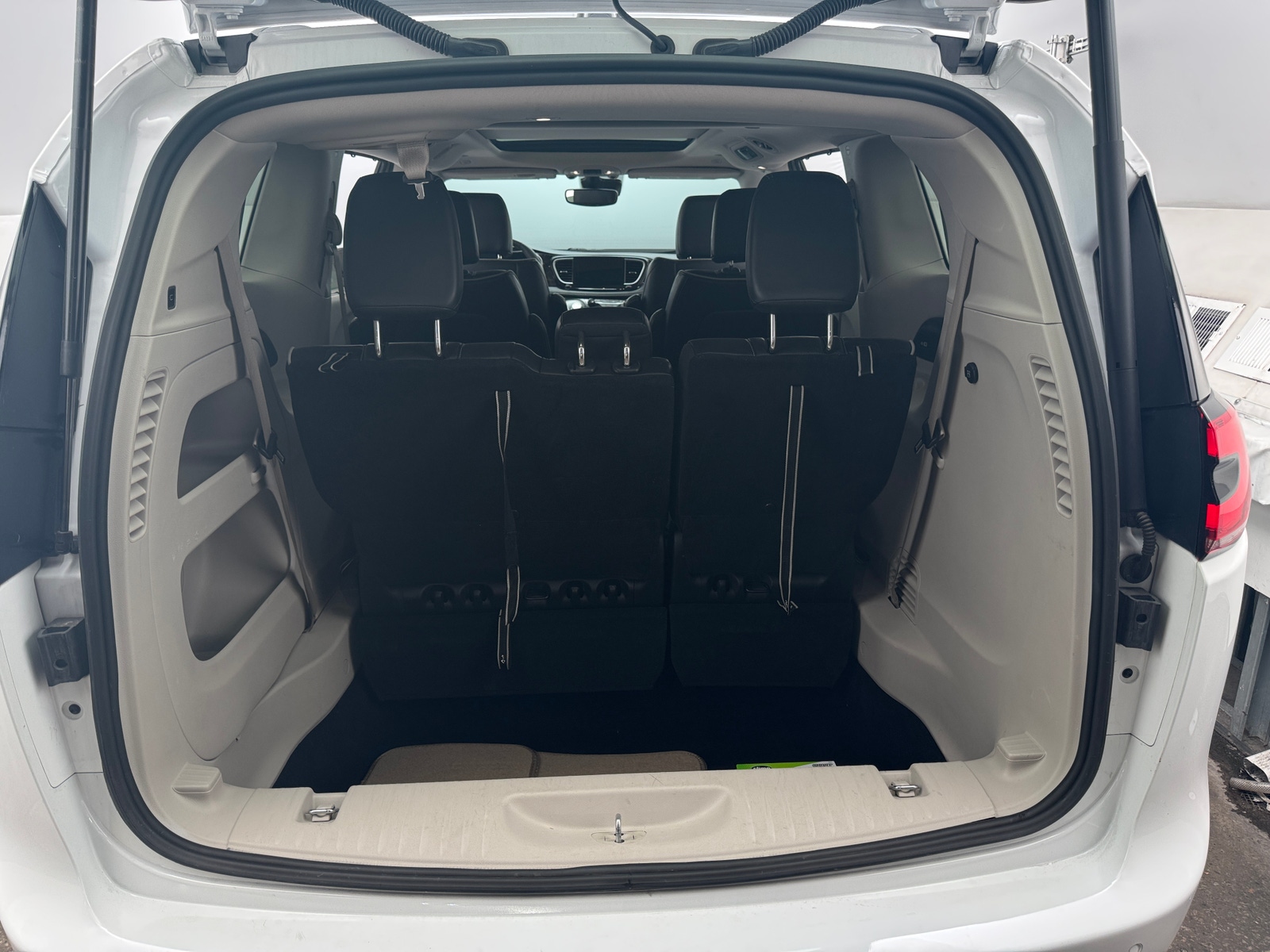 Thumbnail: 2023 Chrysler Pacifica - 6