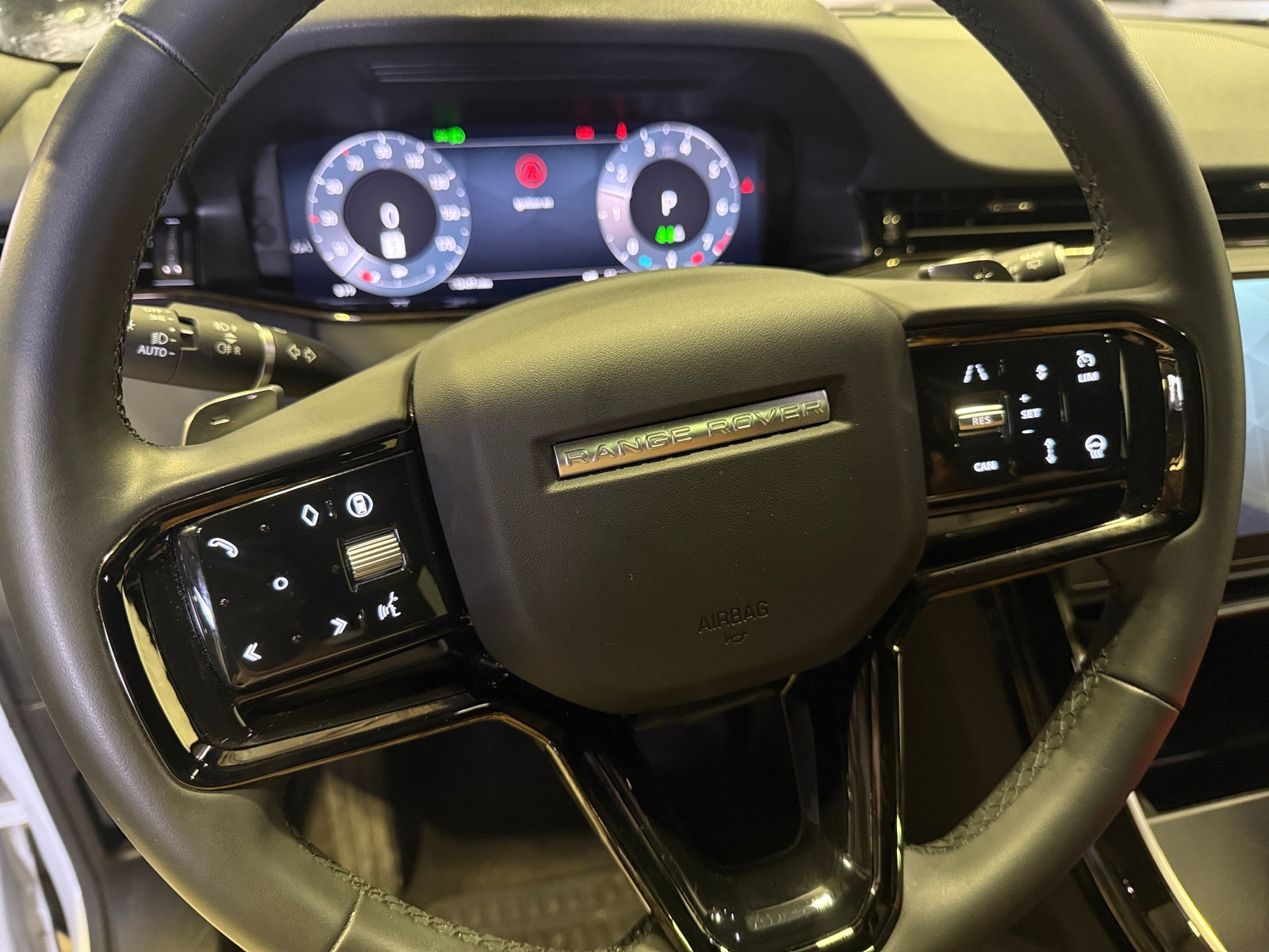 Thumbnail: 2024 Land Rover Range Rover Evoque - 4