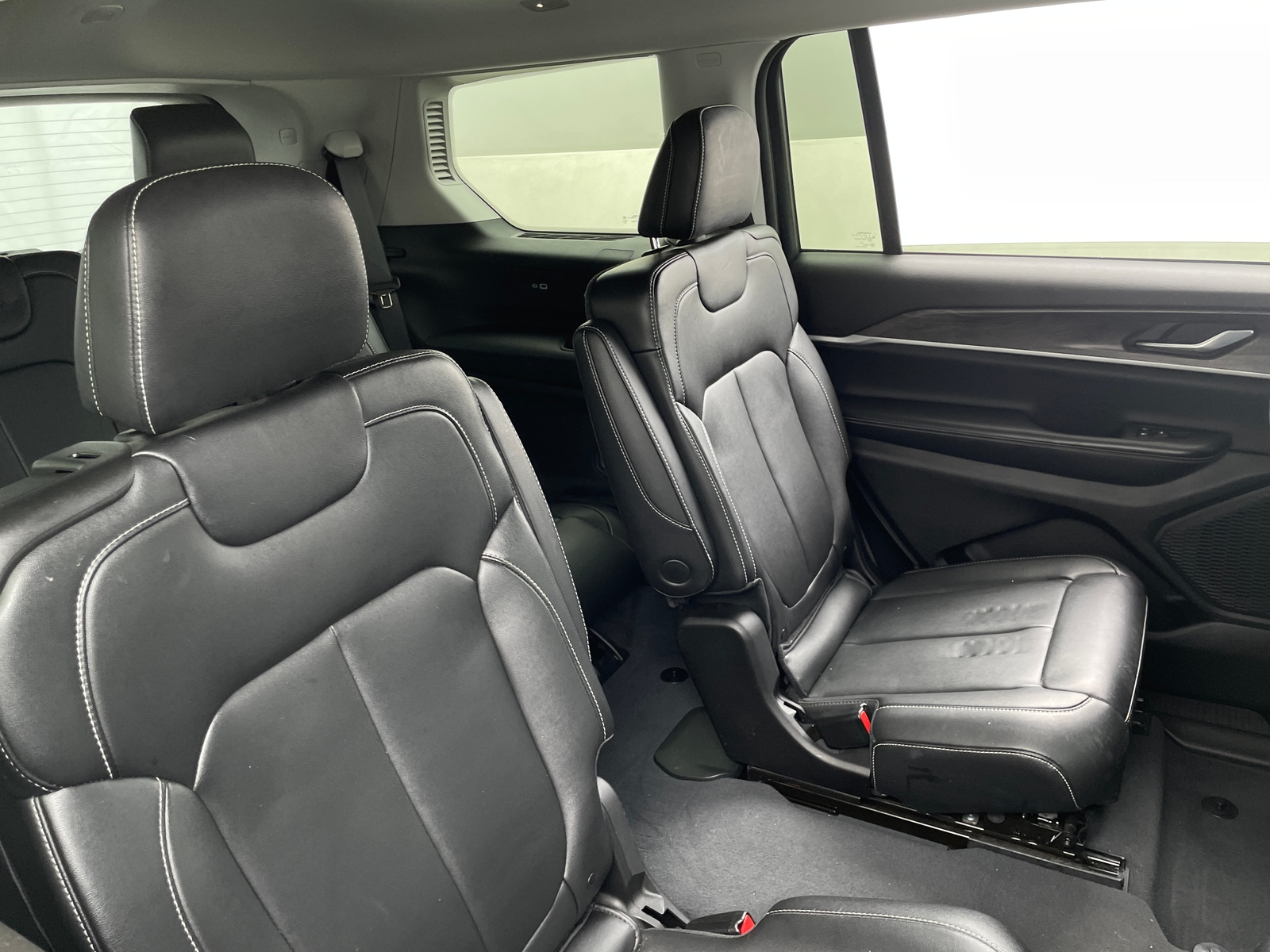 Thumbnail: 2023 Jeep Grand Cherokee L - 5