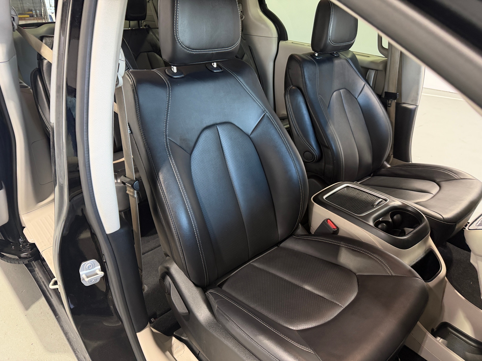 Thumbnail: 2024 Chrysler Pacifica - 2