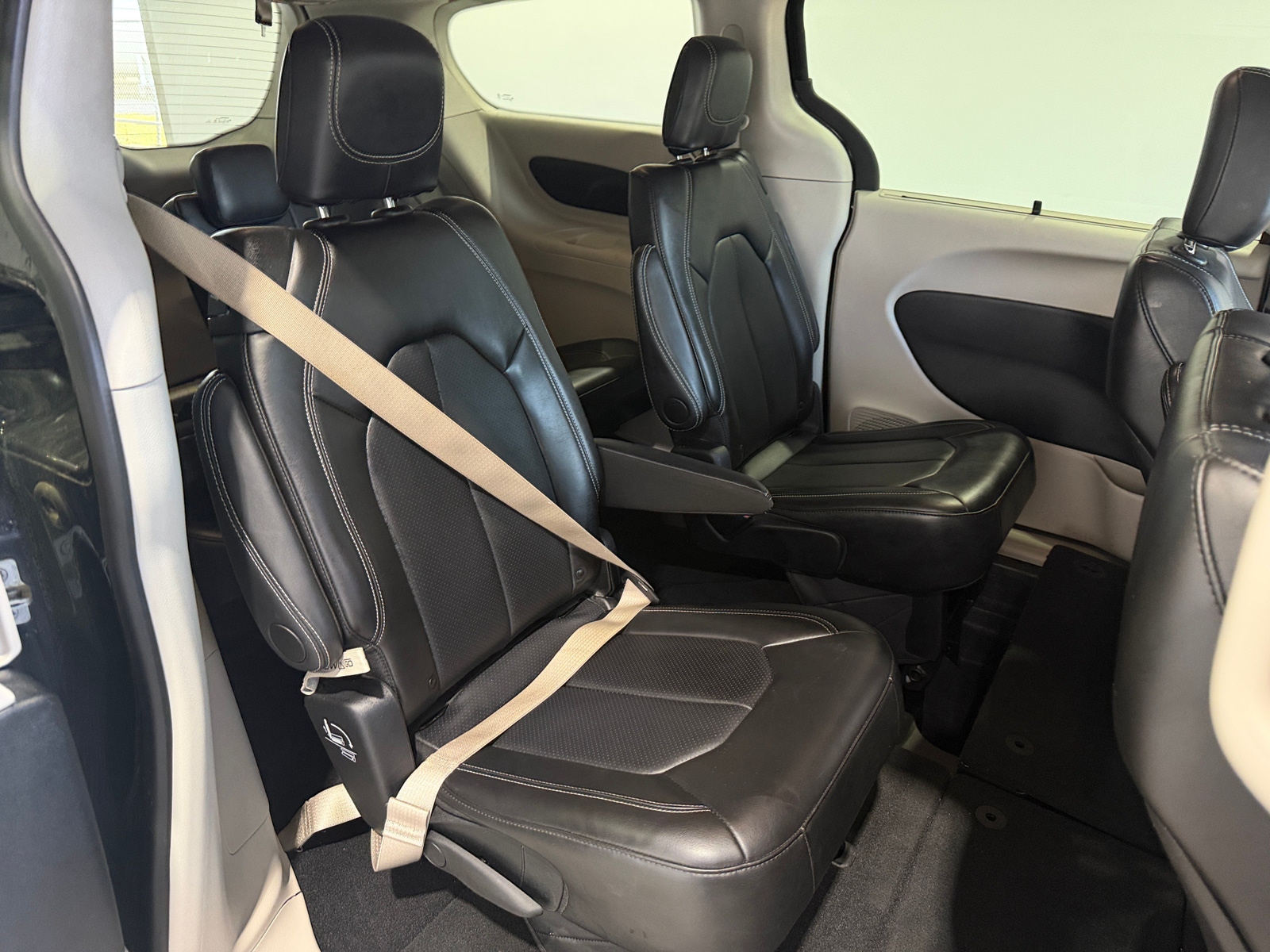 Thumbnail: 2024 Chrysler Pacifica - 6