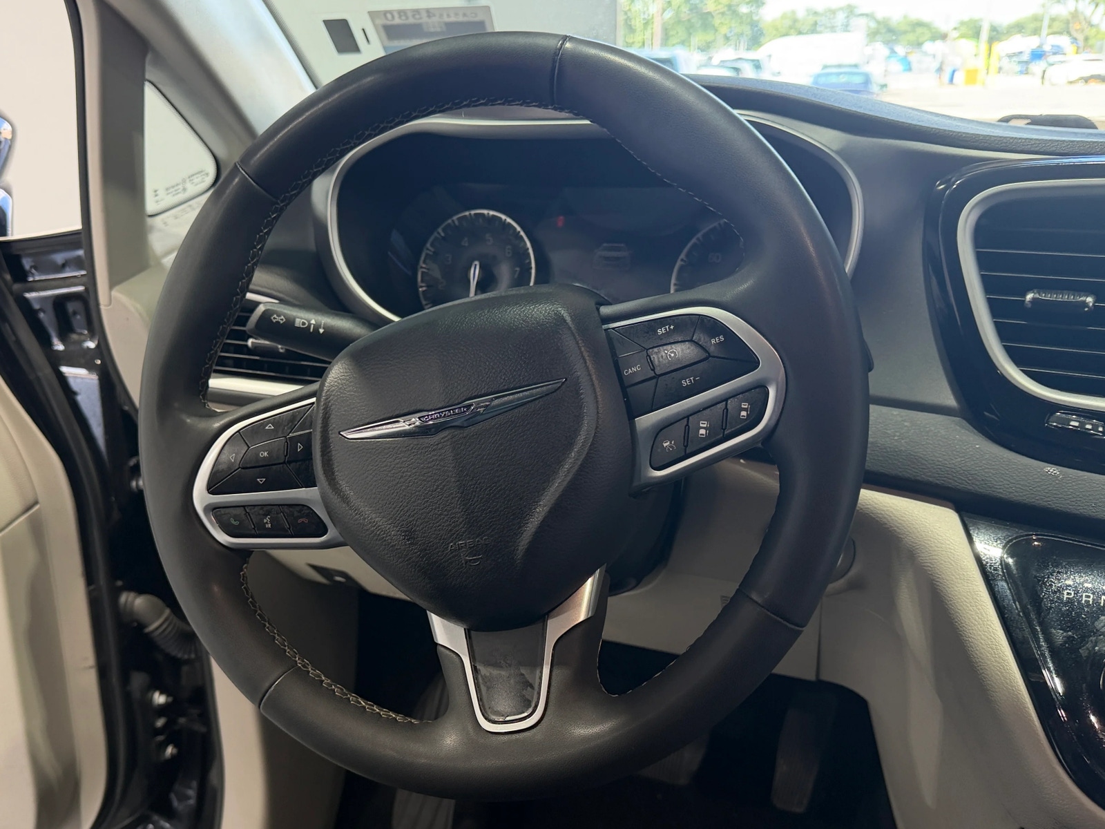 Thumbnail: 2024 Chrysler Pacifica - 5