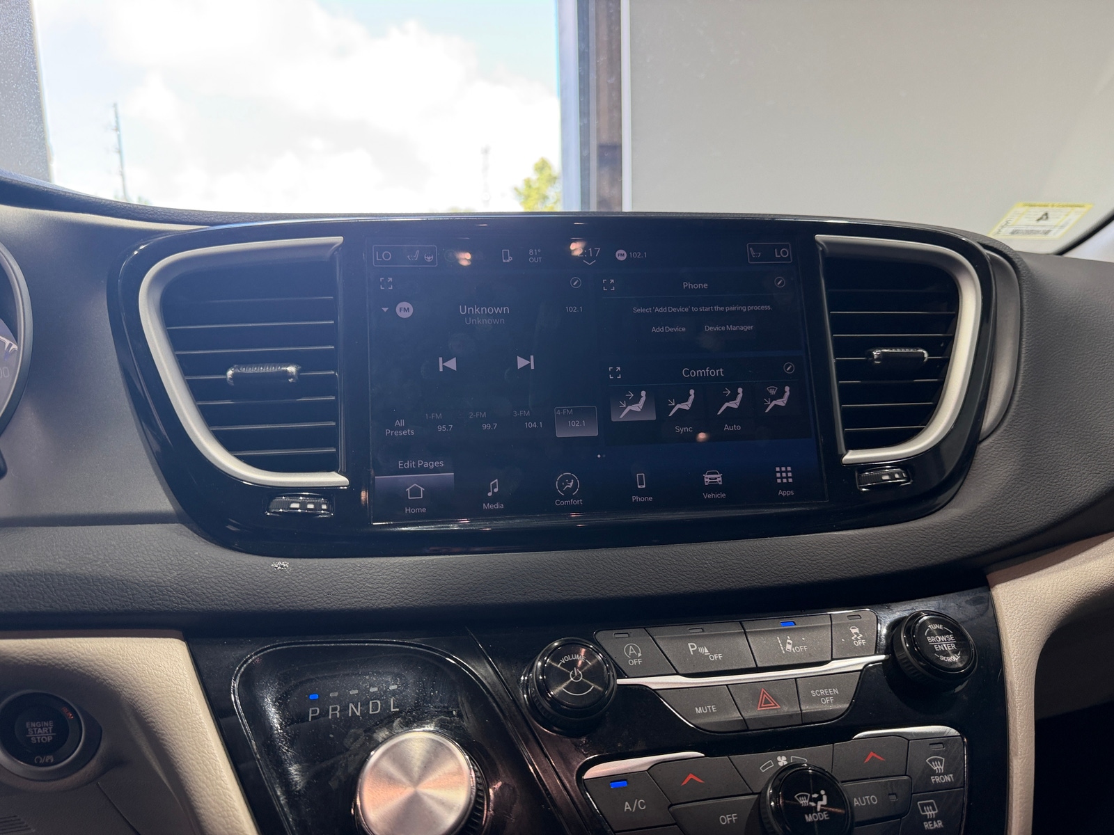Thumbnail: 2024 Chrysler Pacifica - 4