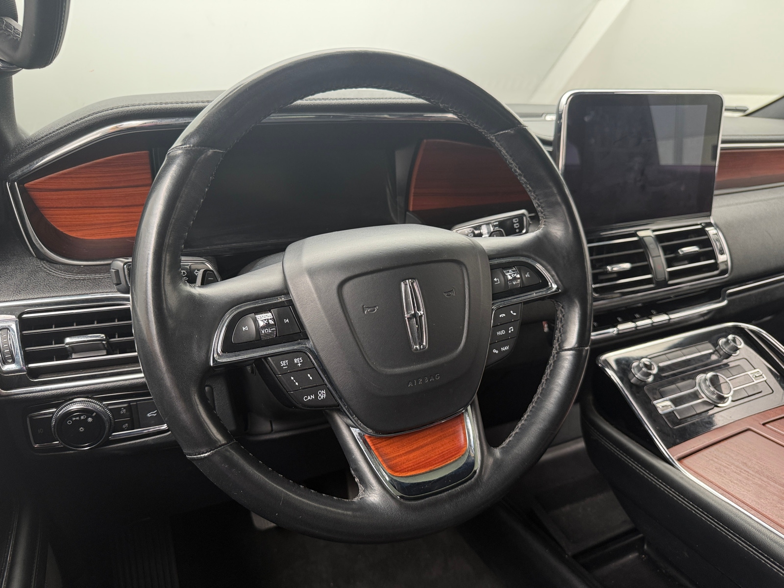 Thumbnail: 2020 Lincoln Navigator - 4