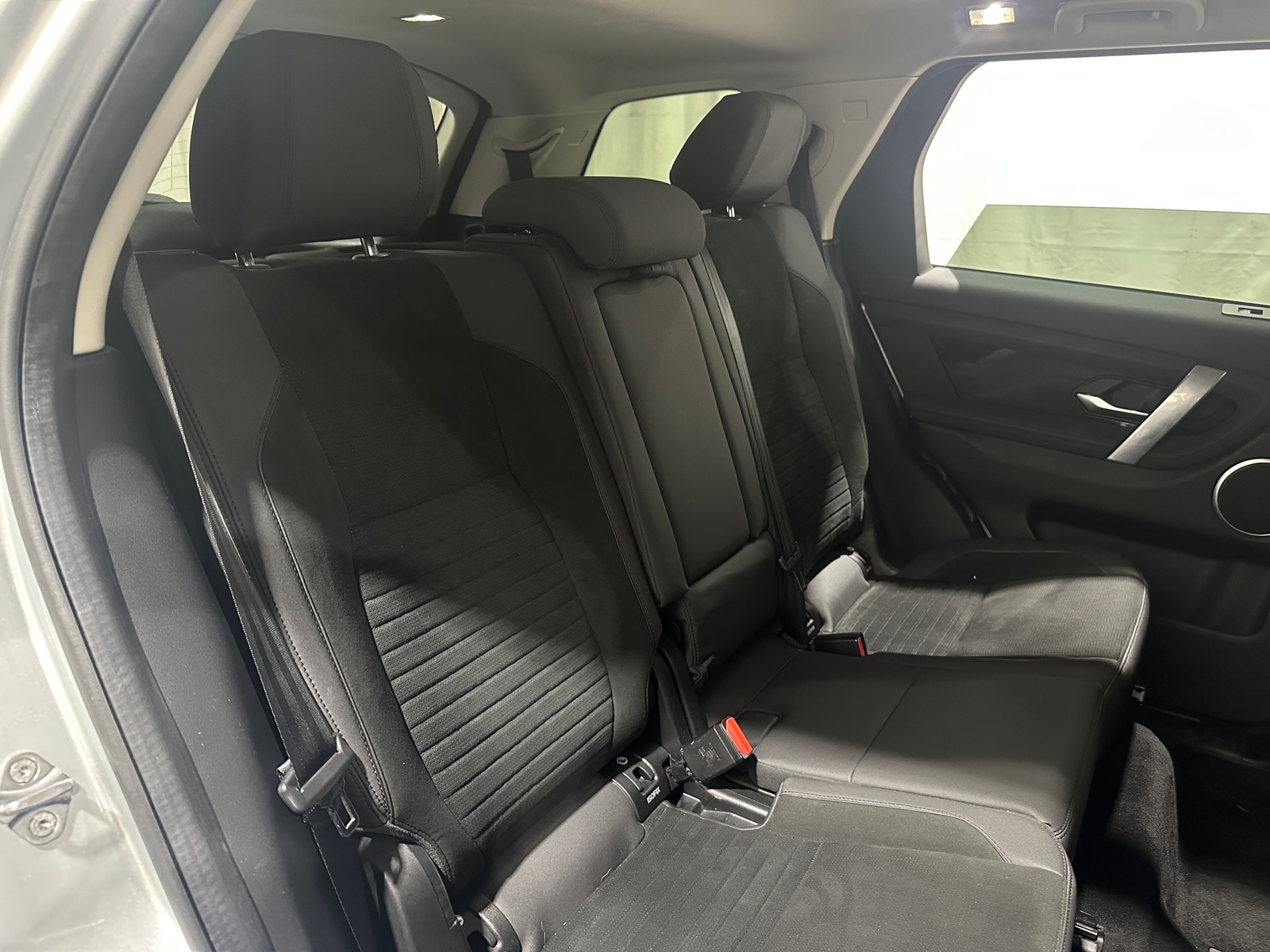 Thumbnail: 2020 Land Rover Discovery Sport - 5