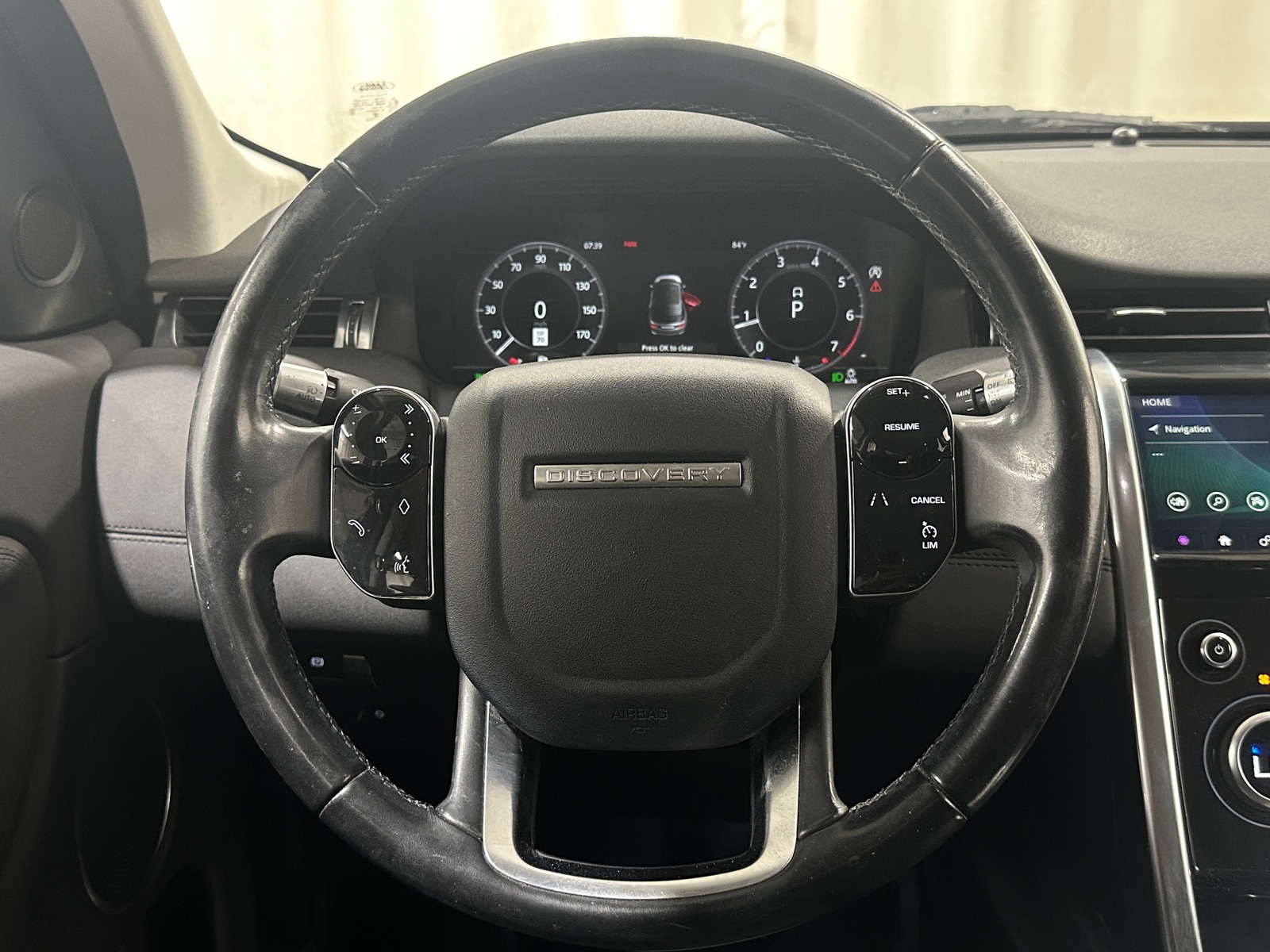 Thumbnail: 2020 Land Rover Discovery Sport - 4
