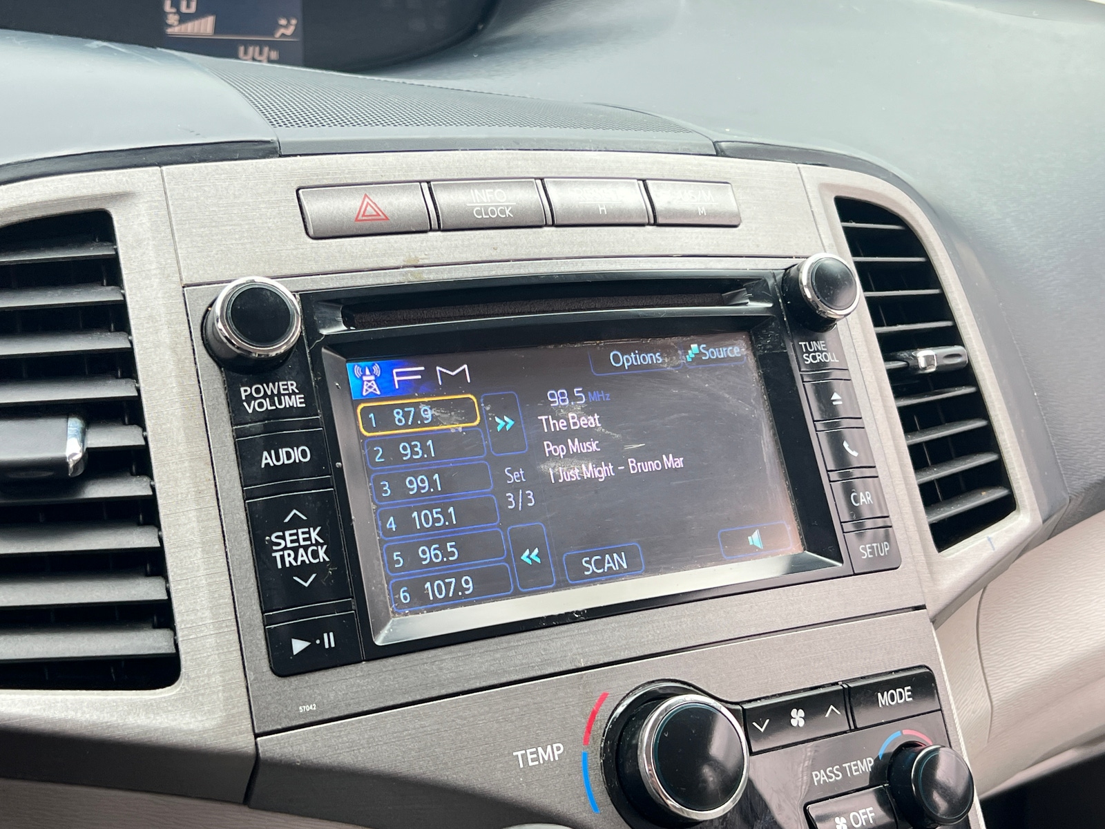 Thumbnail: 2014 Toyota Venza - 4