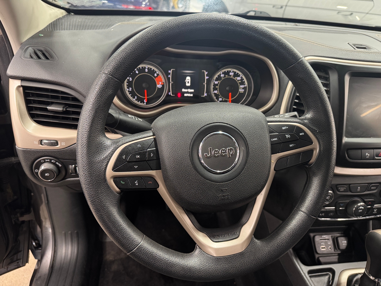 Thumbnail: 2018 Jeep Cherokee - 5